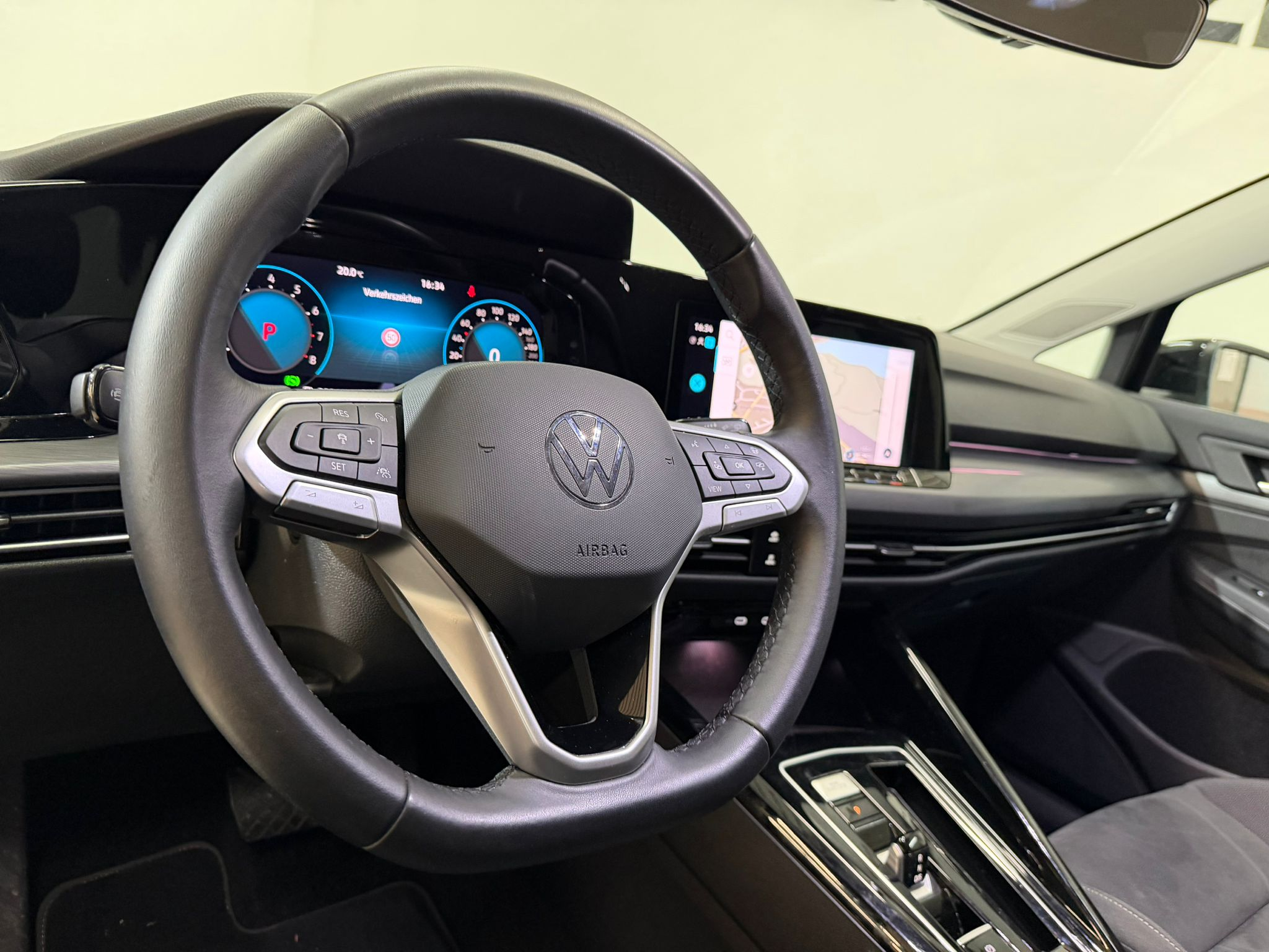 listing desktop thumbnail image 5