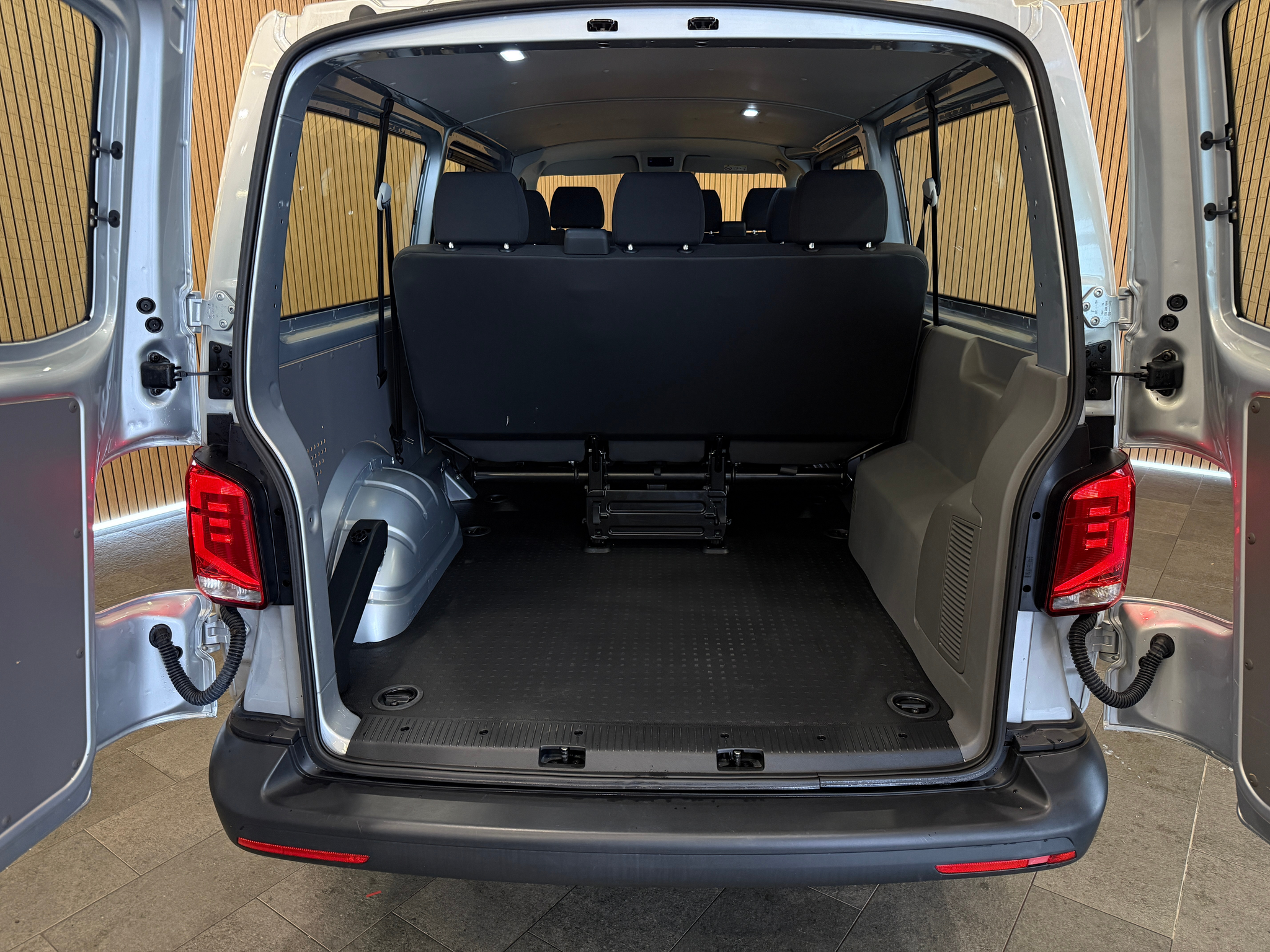 listing desktop thumbnail image 4