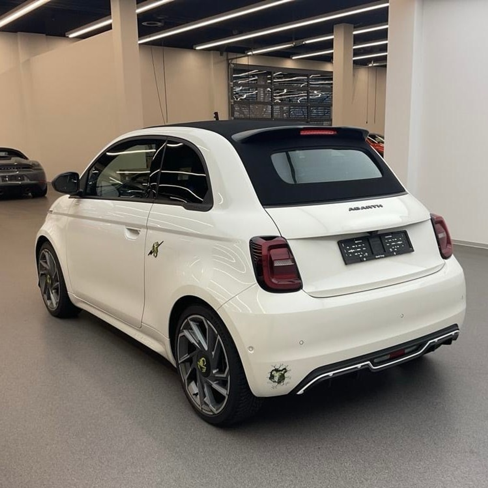 listing desktop thumbnail image 1