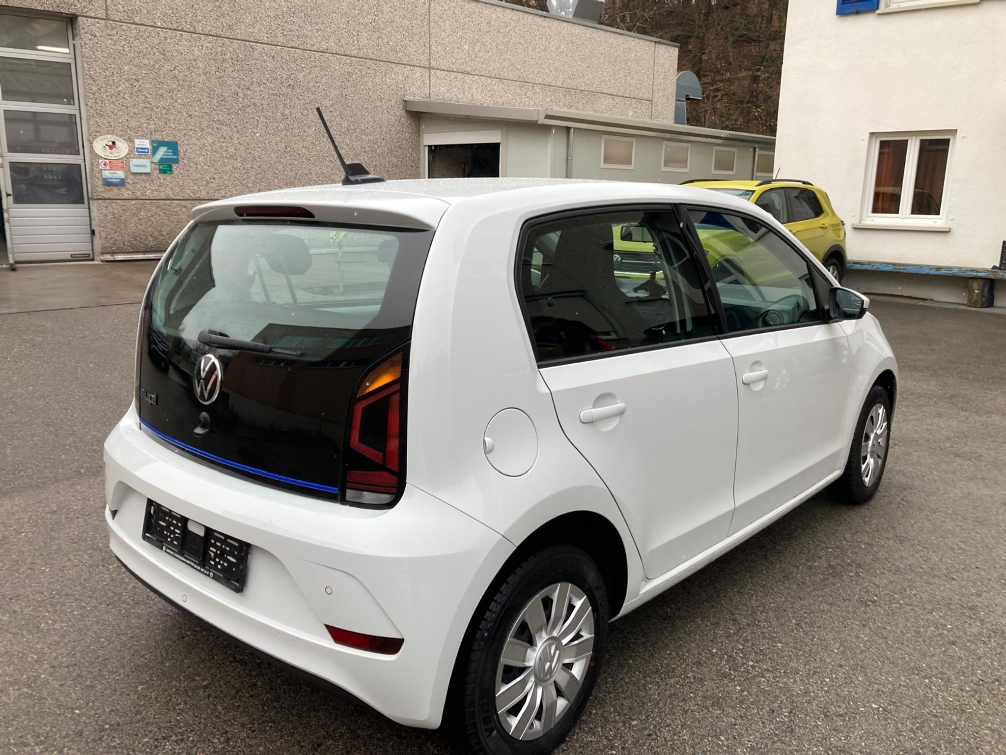 listing desktop thumbnail image 6