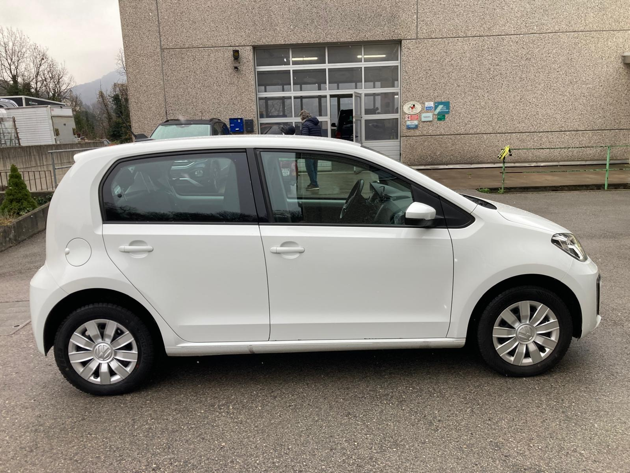 listing desktop thumbnail image 7