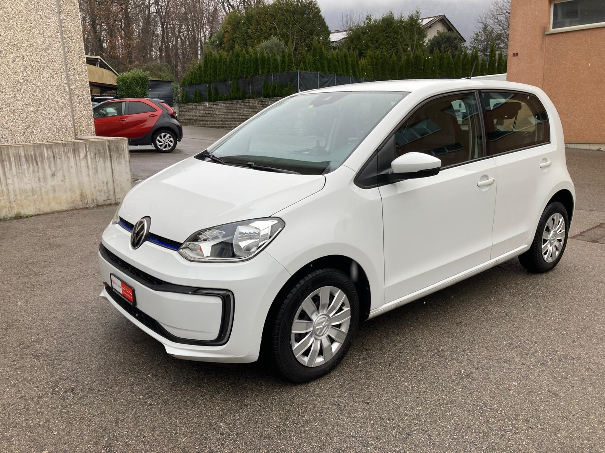 listing desktop thumbnail image 2