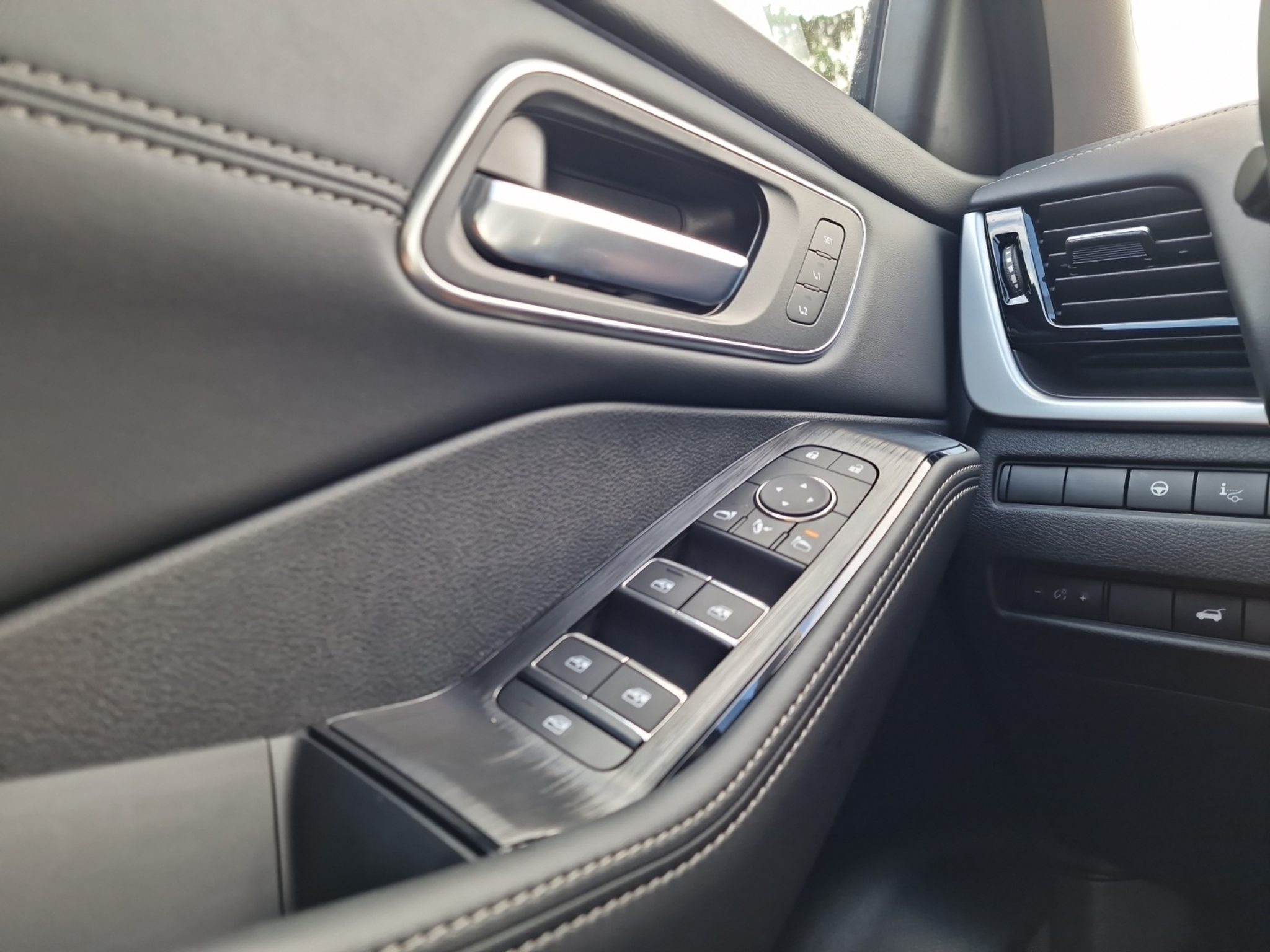 listing desktop thumbnail image 13