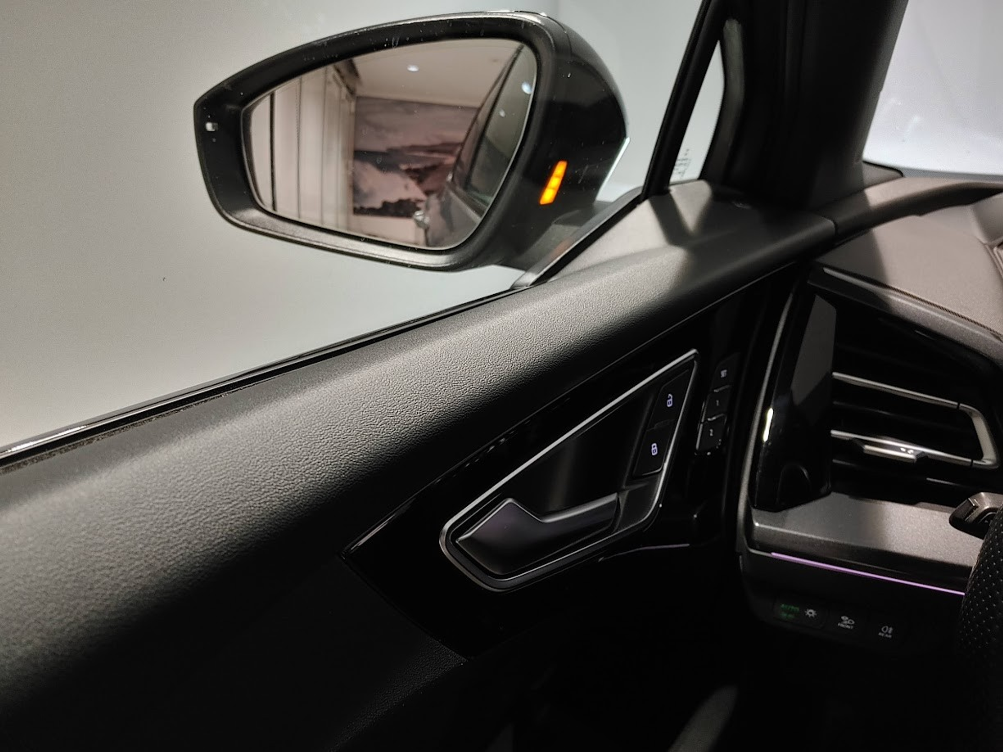 listing desktop thumbnail image 10