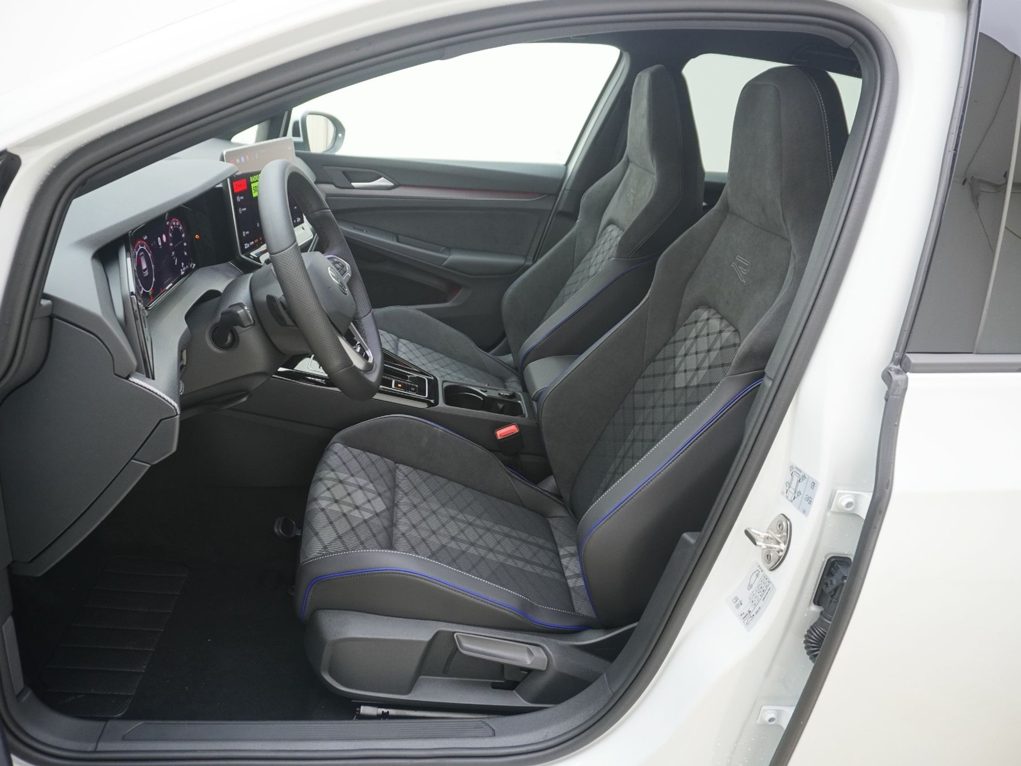 listing desktop thumbnail image 12