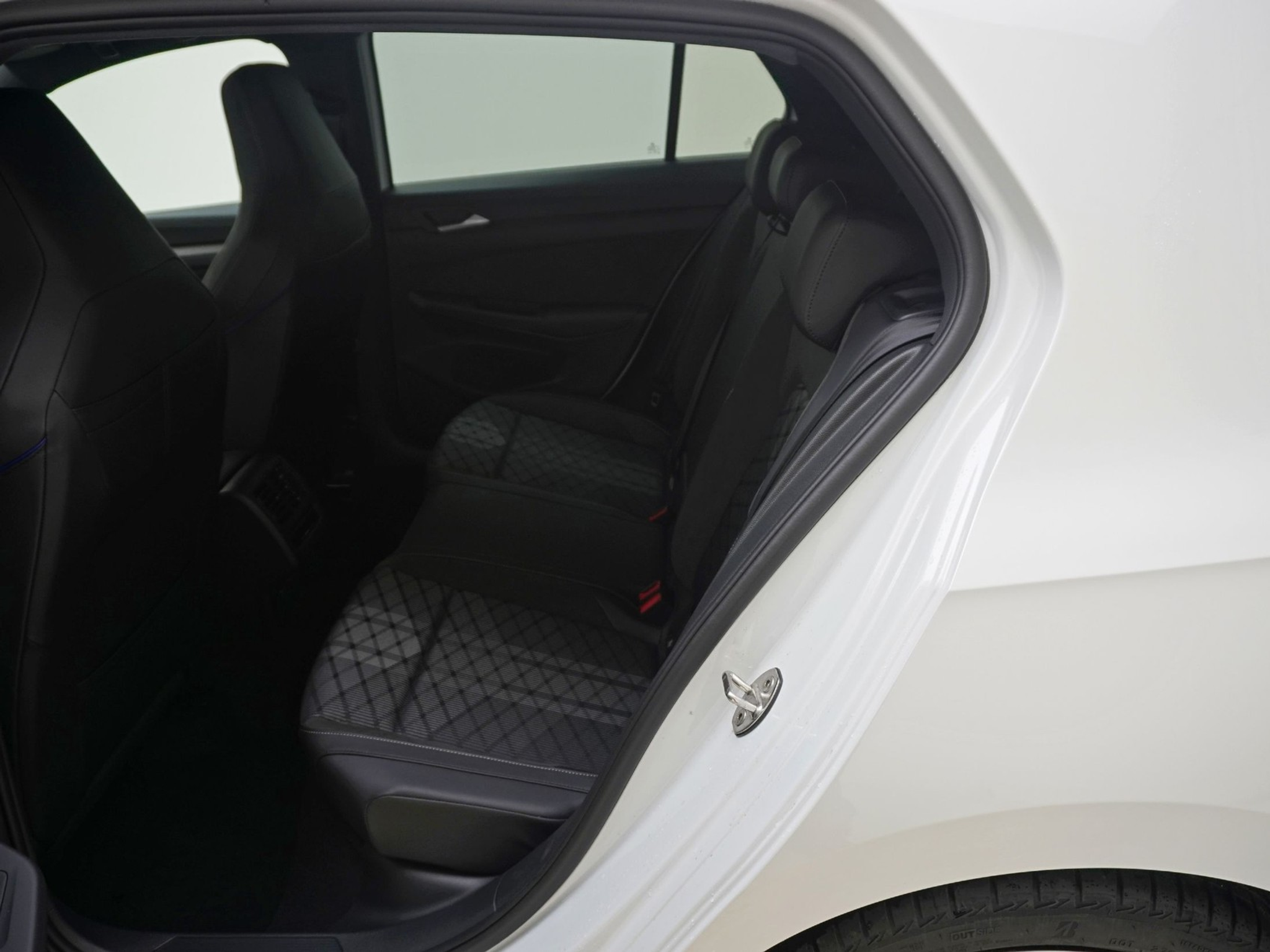 listing desktop thumbnail image 14