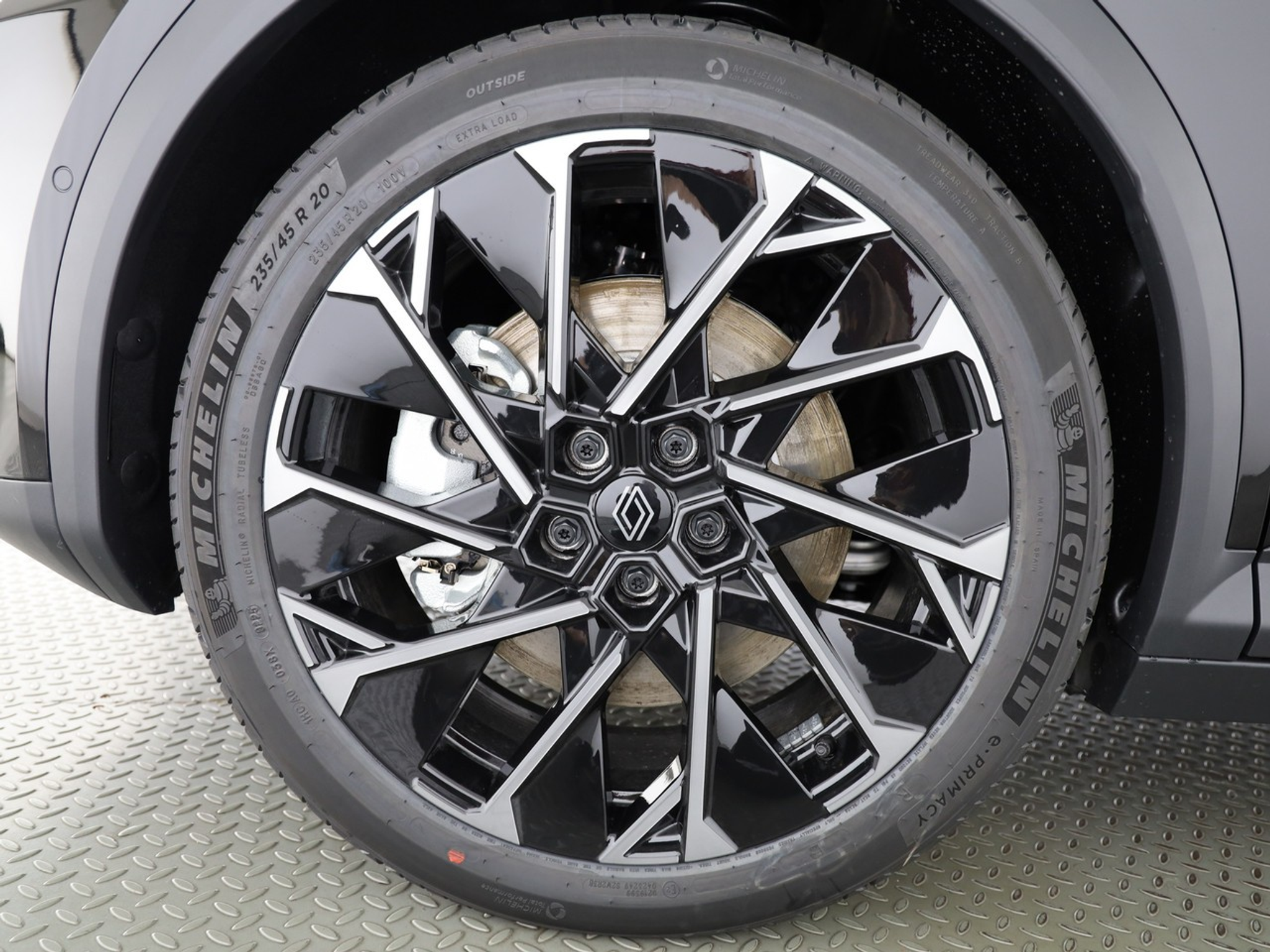 listing desktop thumbnail image 3