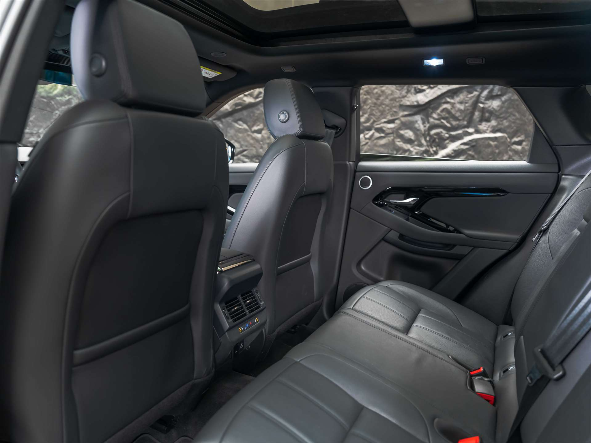 listing desktop thumbnail image 11