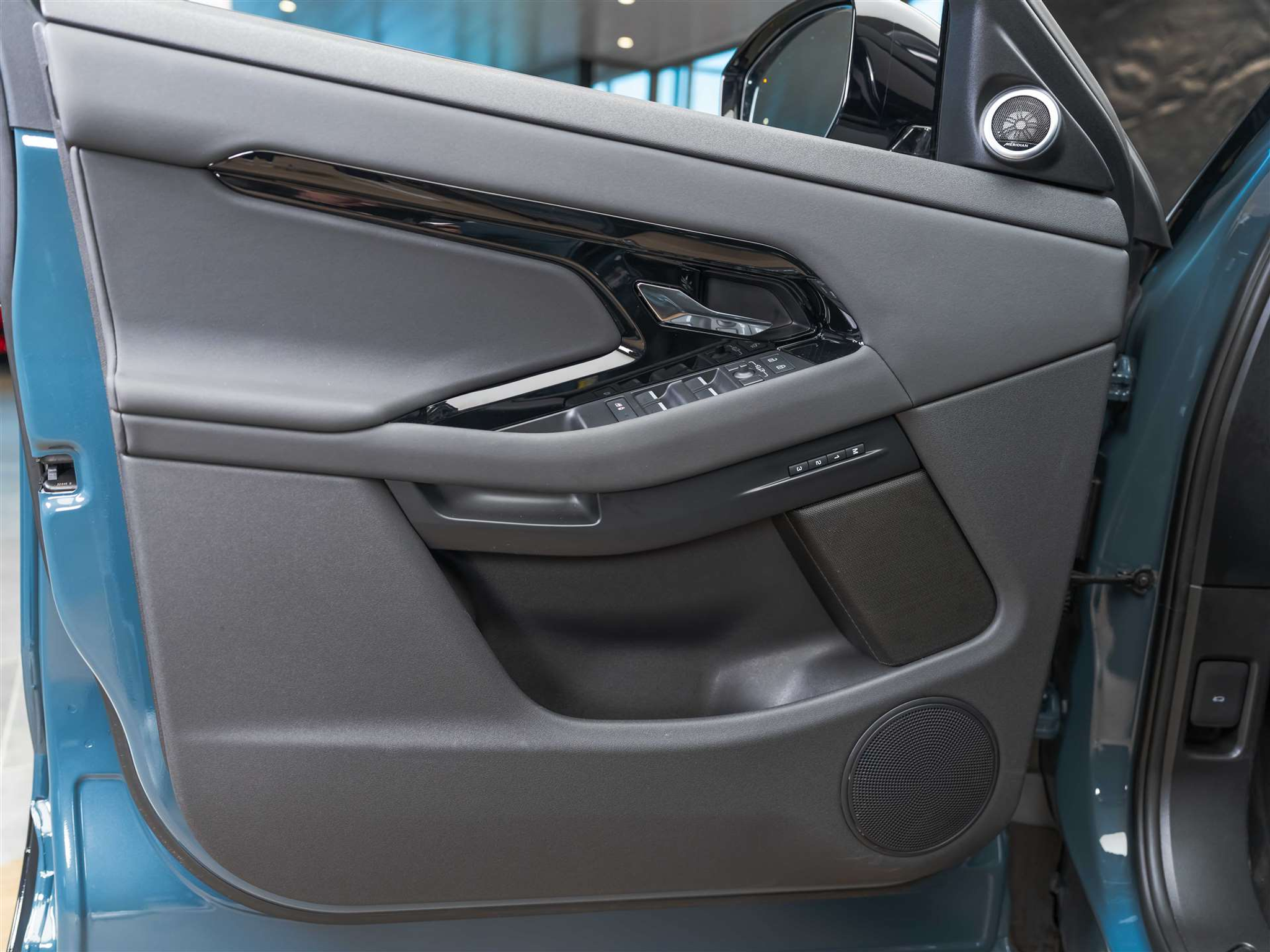 listing desktop thumbnail image 23