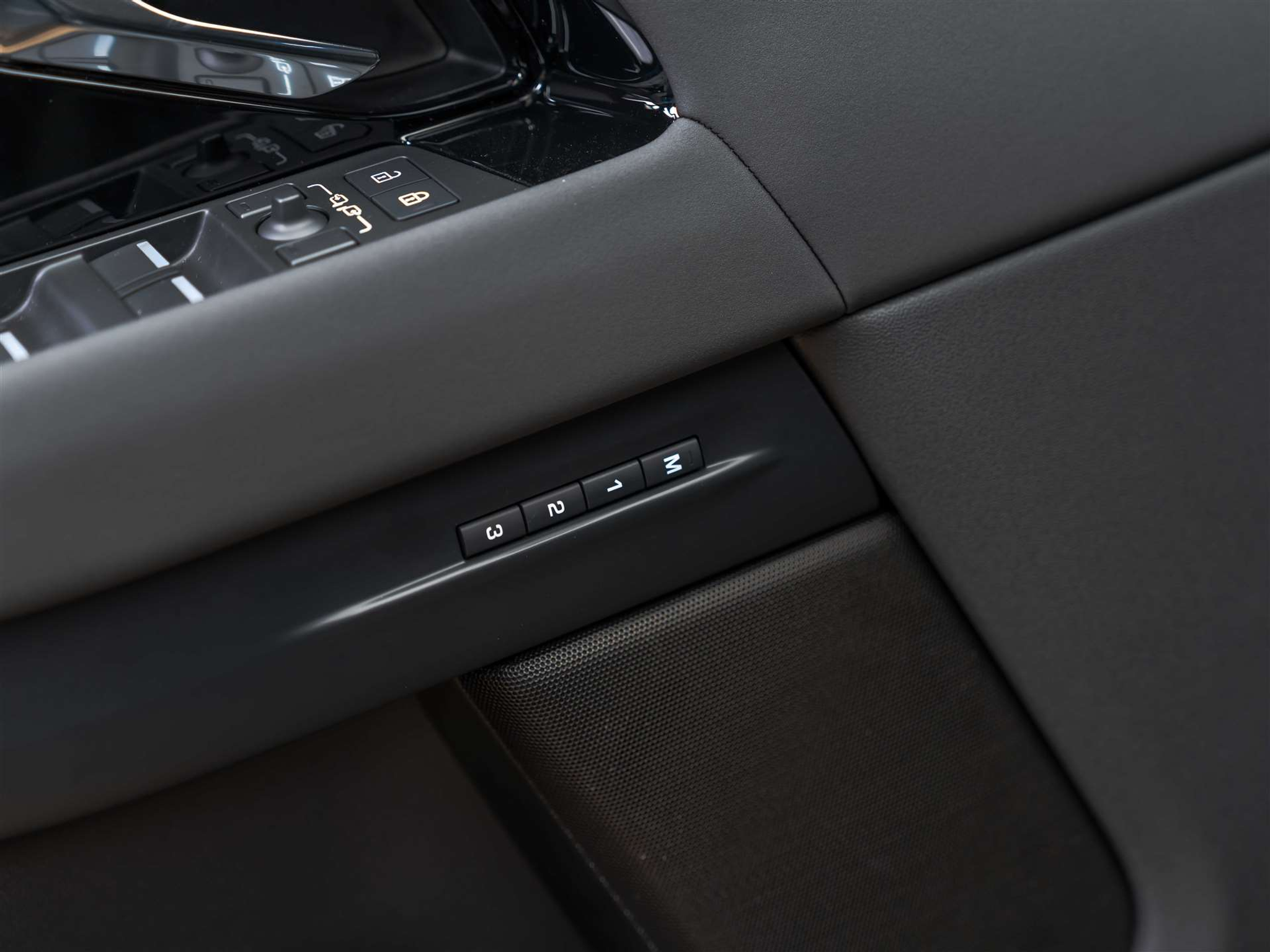 listing desktop thumbnail image 25