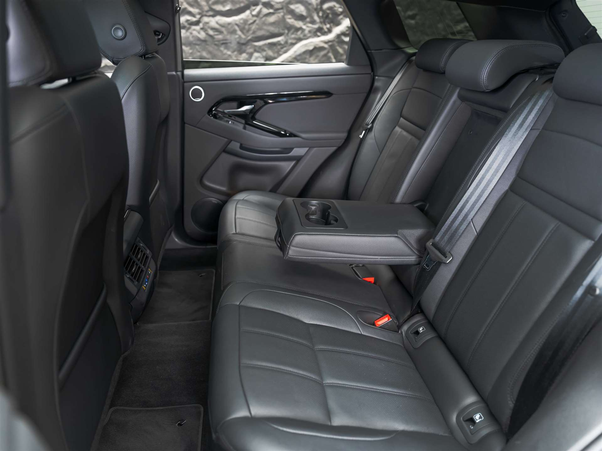 listing desktop thumbnail image 14