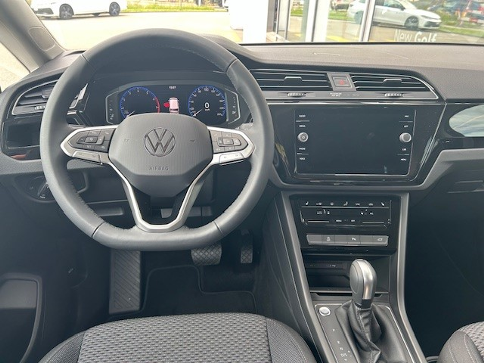 listing desktop thumbnail image 3