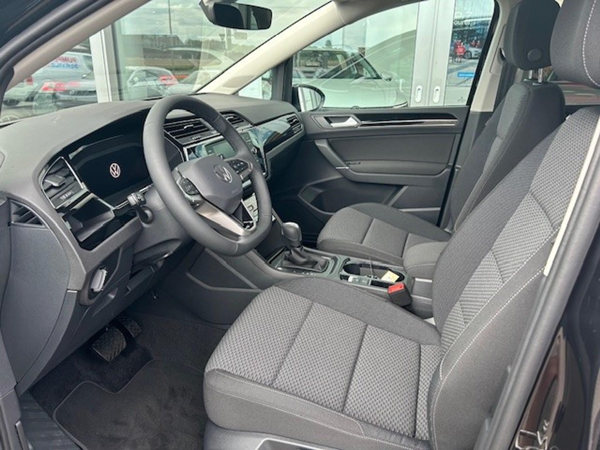 listing desktop thumbnail image 4