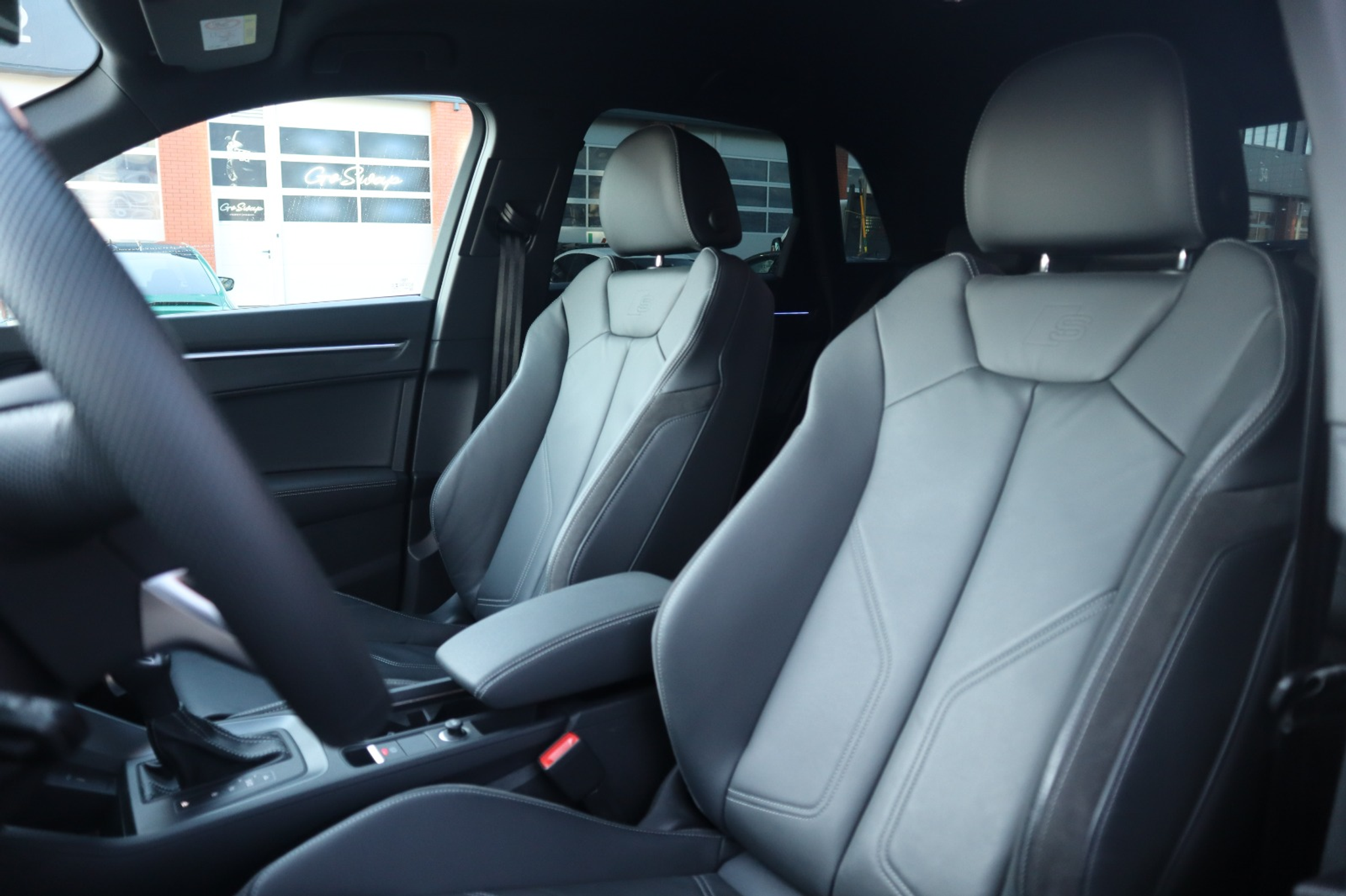 listing desktop thumbnail image 11