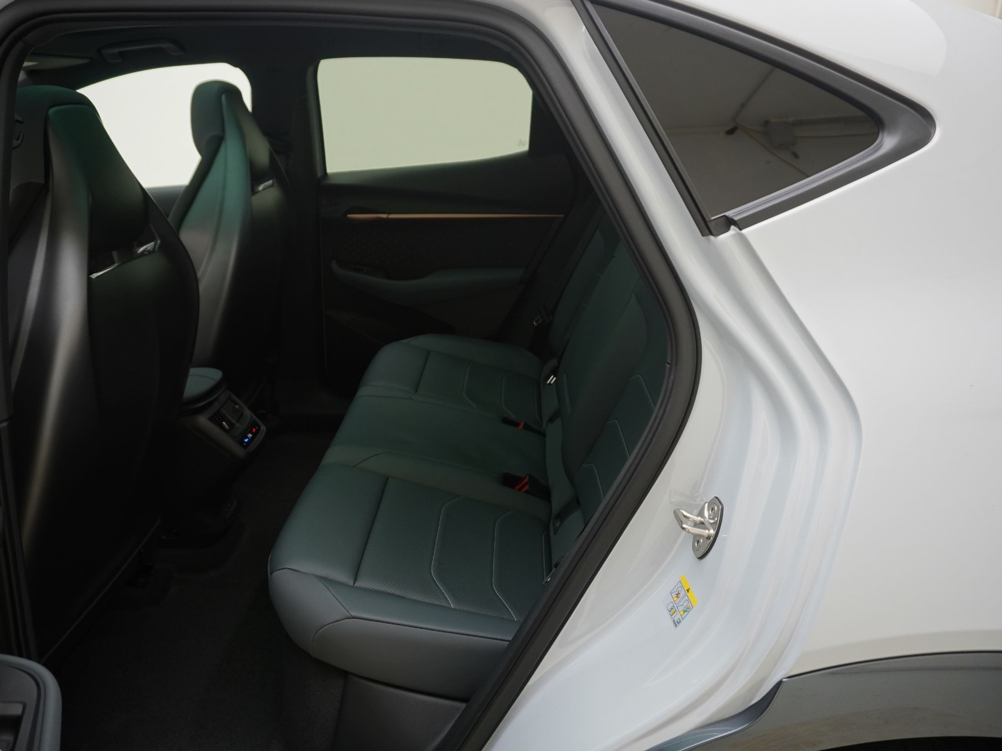 listing desktop thumbnail image 15