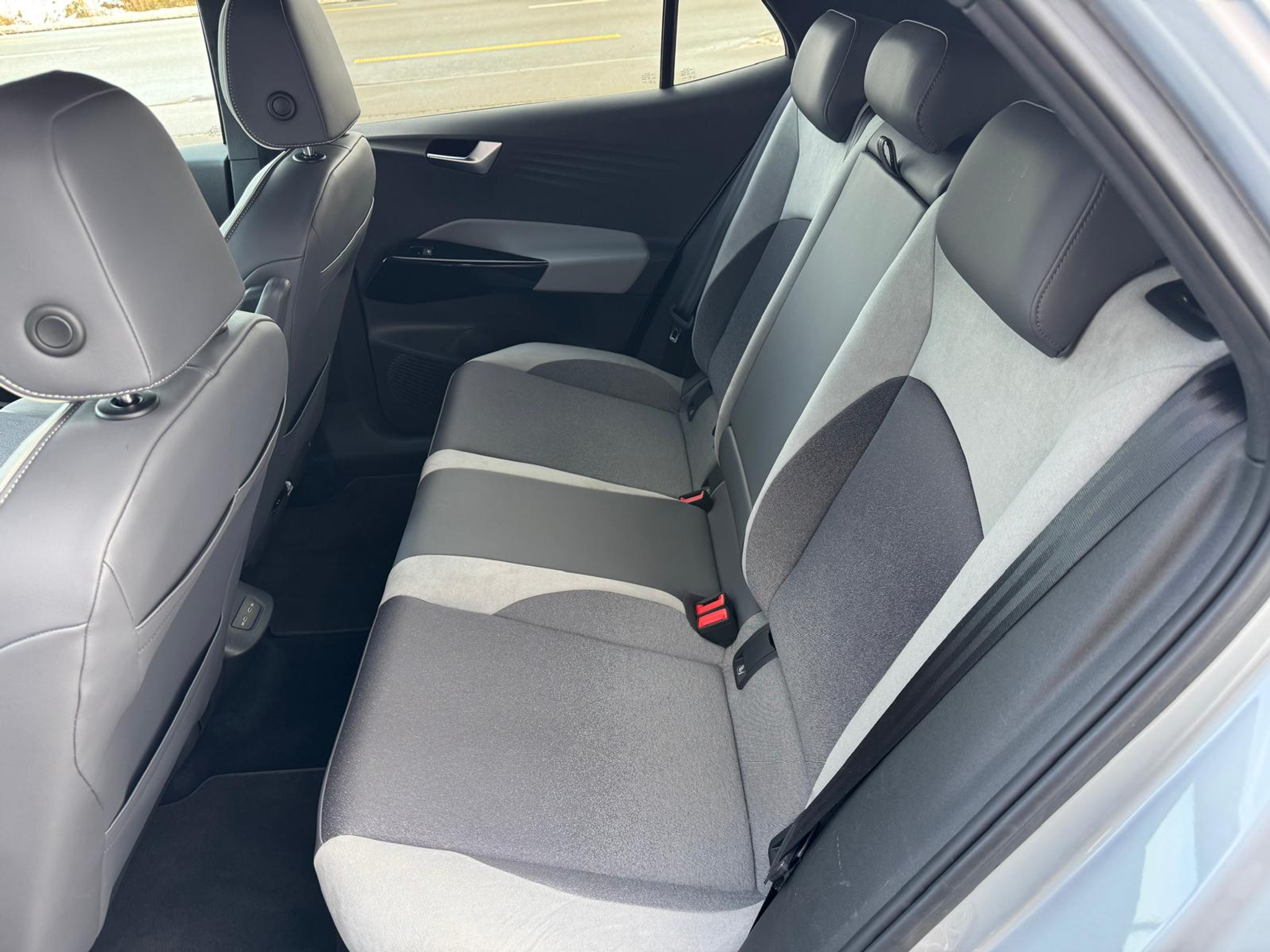 listing desktop thumbnail image 5