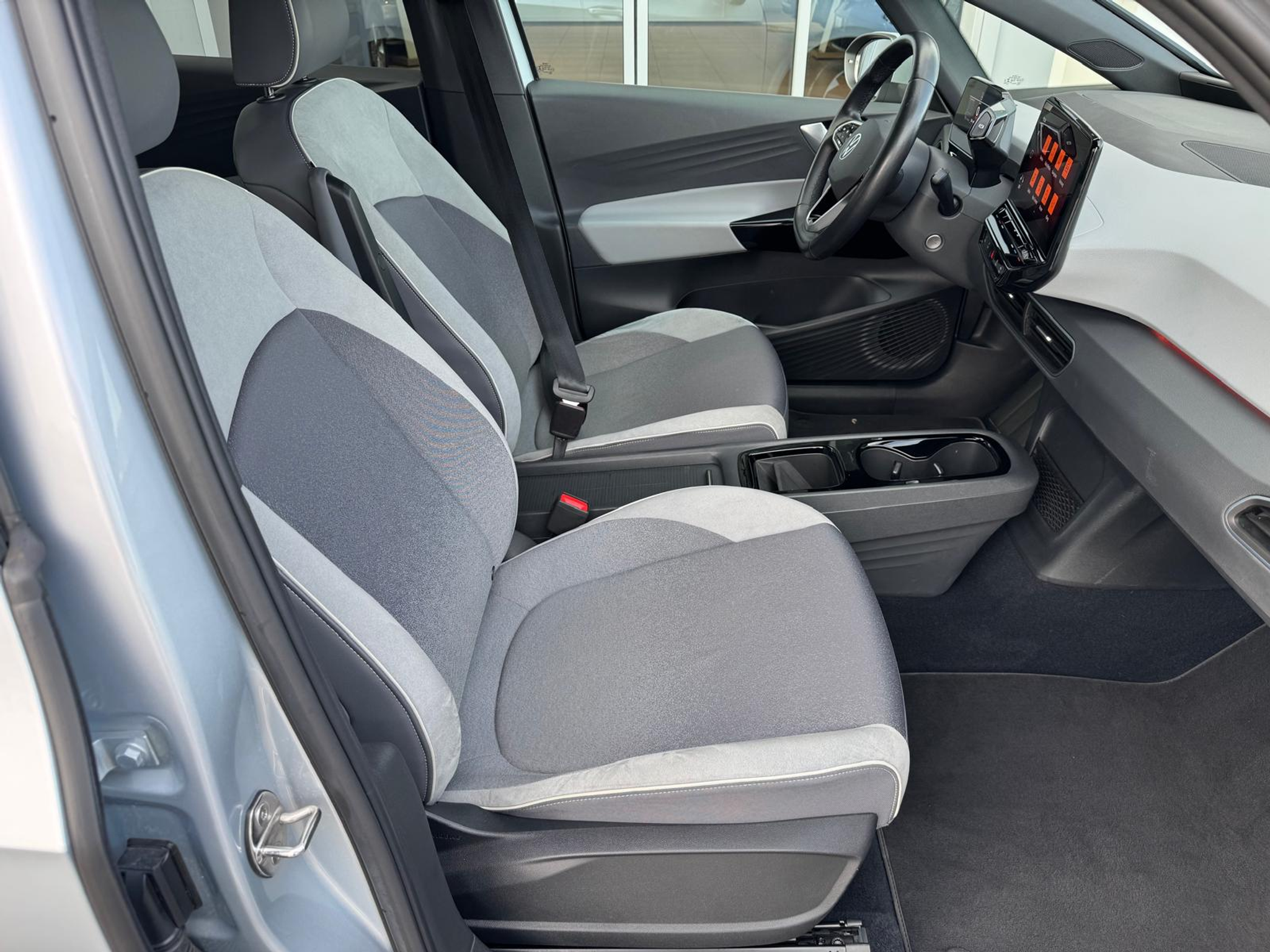 listing desktop thumbnail image 2