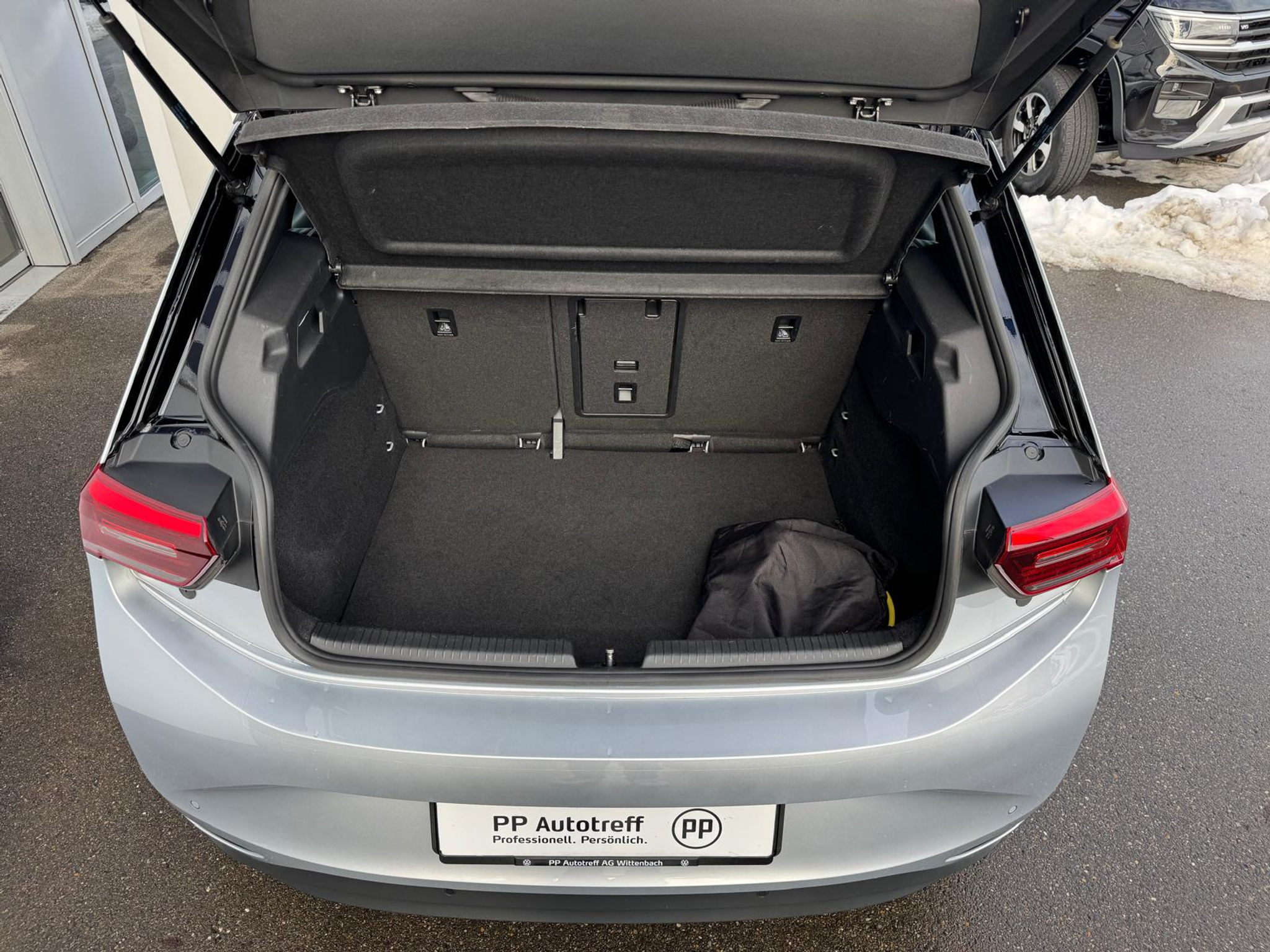 listing desktop thumbnail image 4