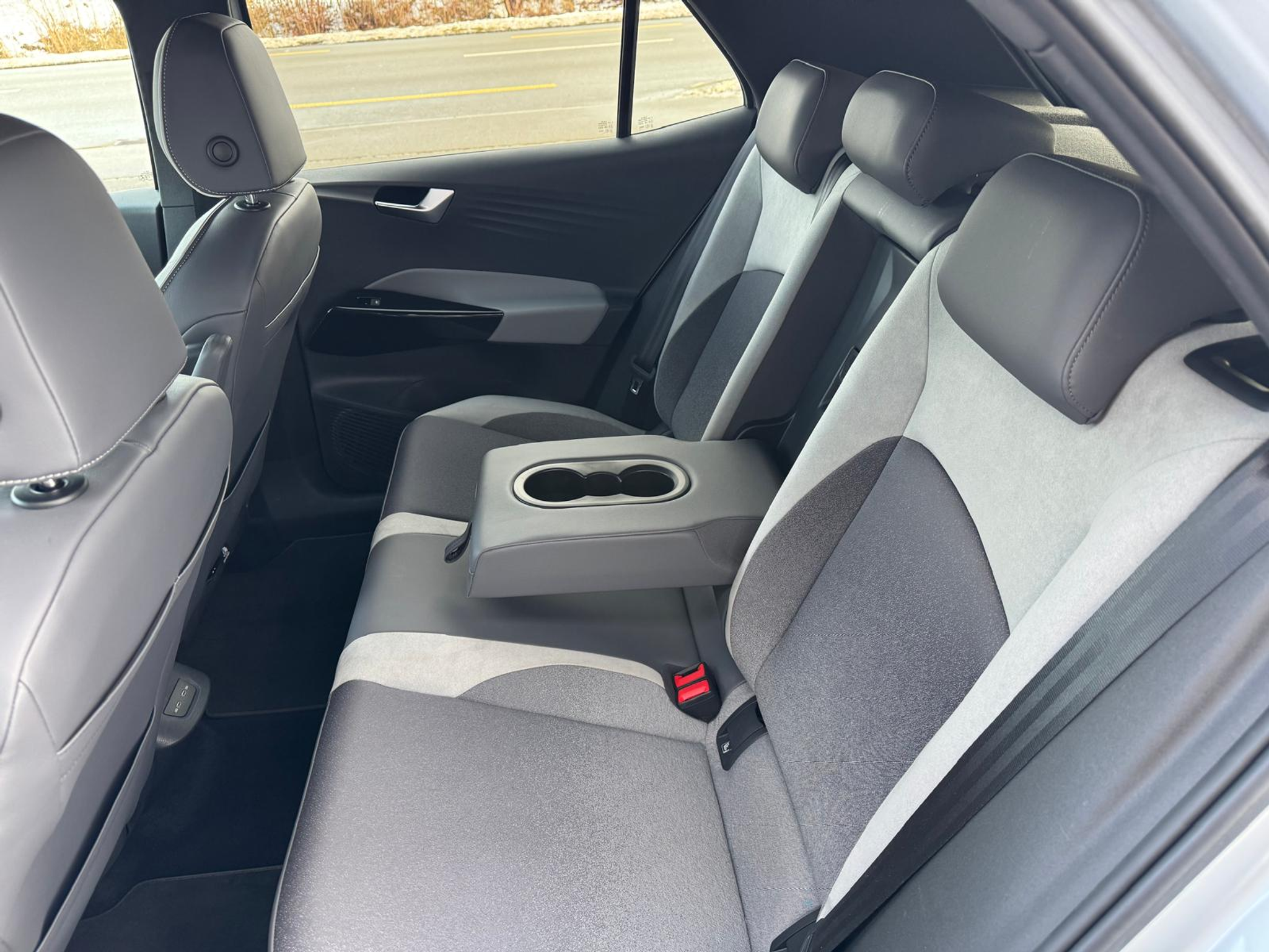 listing desktop thumbnail image 6