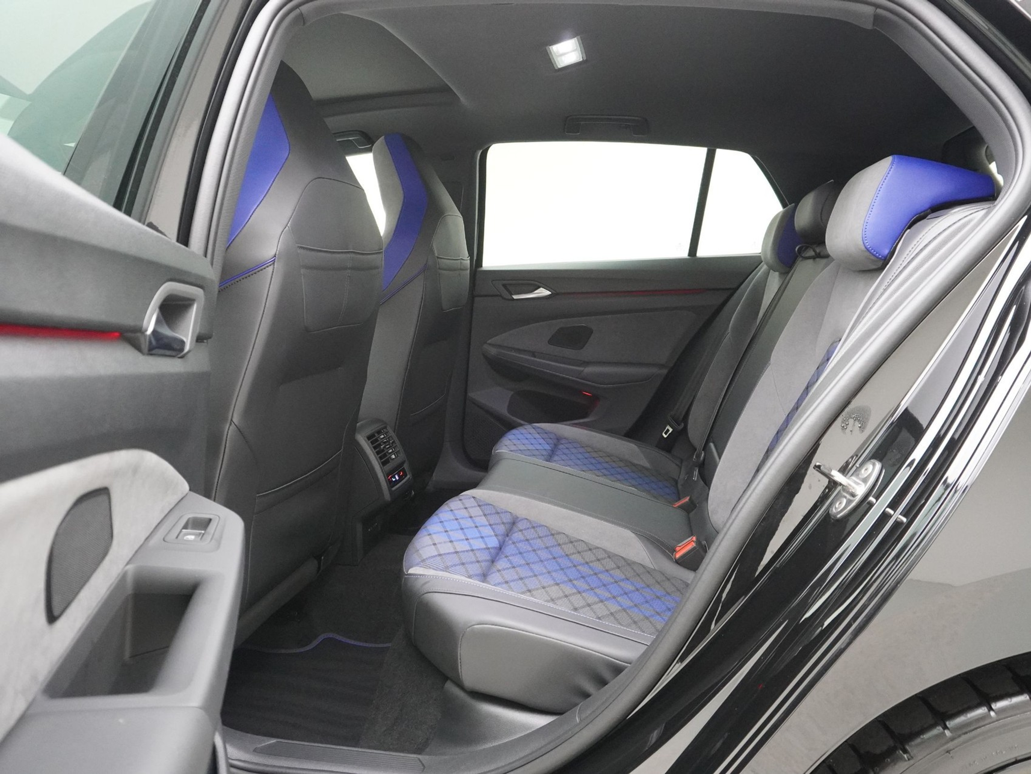 listing desktop thumbnail image 10