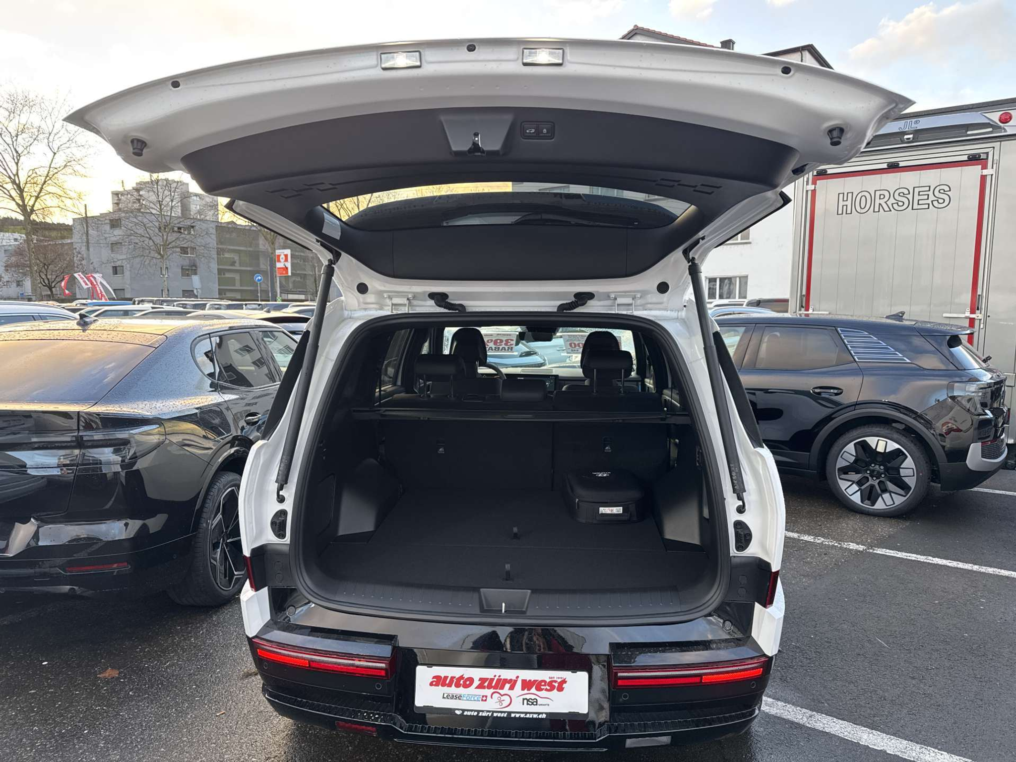 listing desktop thumbnail image 14