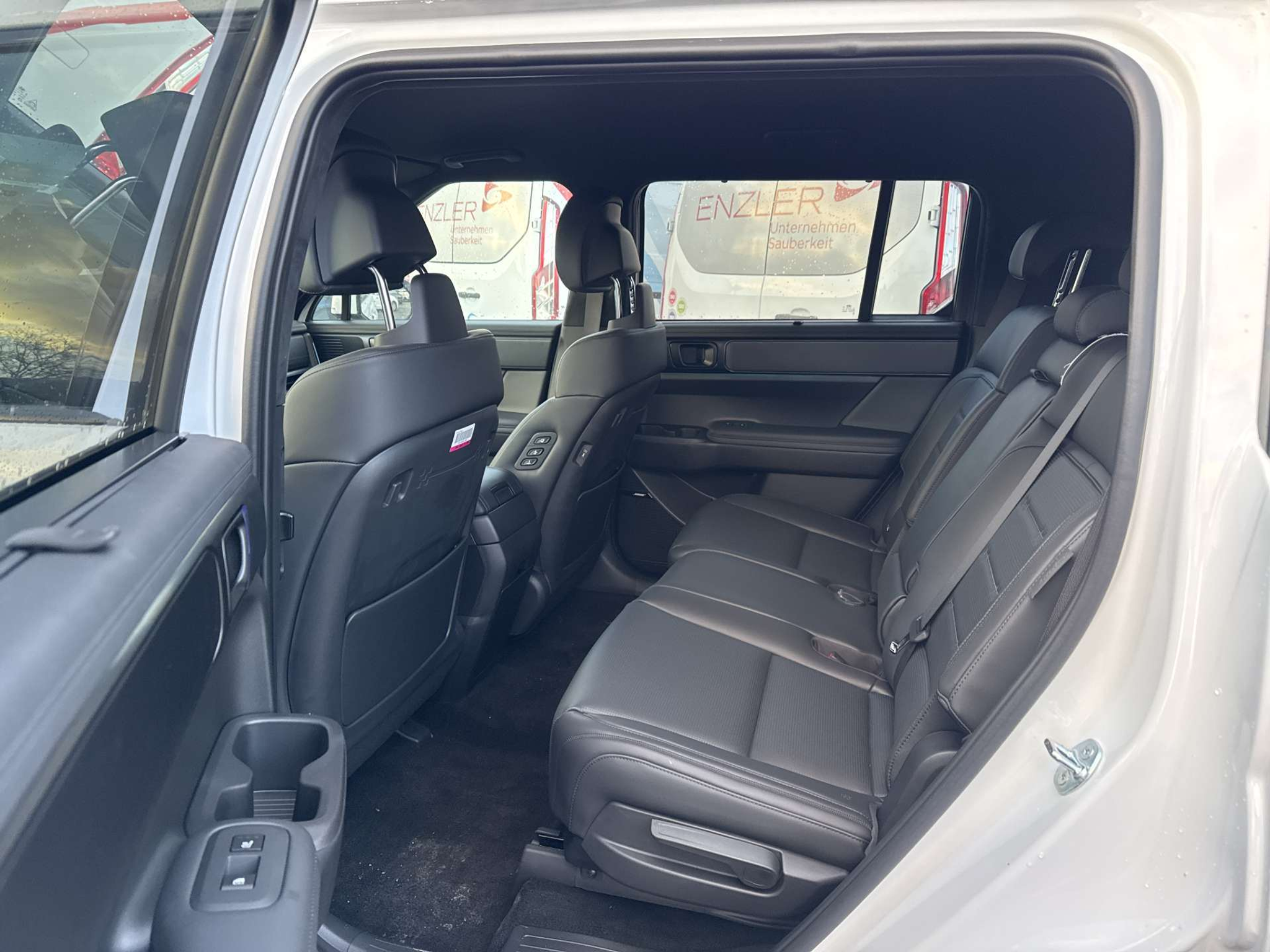 listing desktop thumbnail image 13