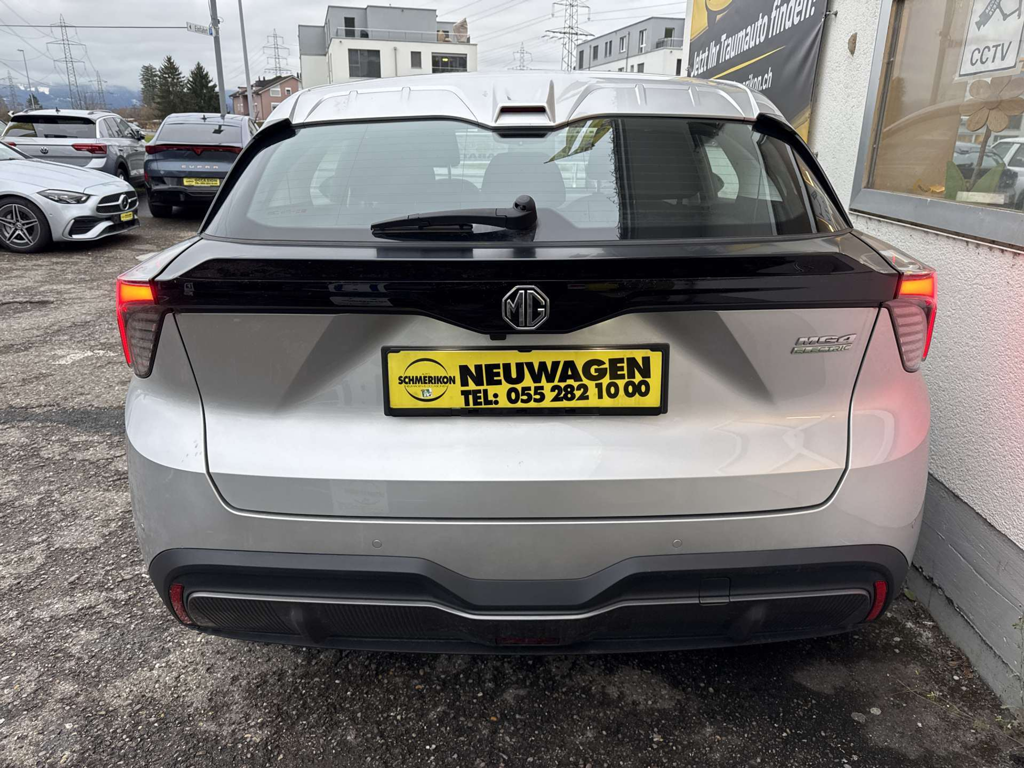 listing desktop thumbnail image 3