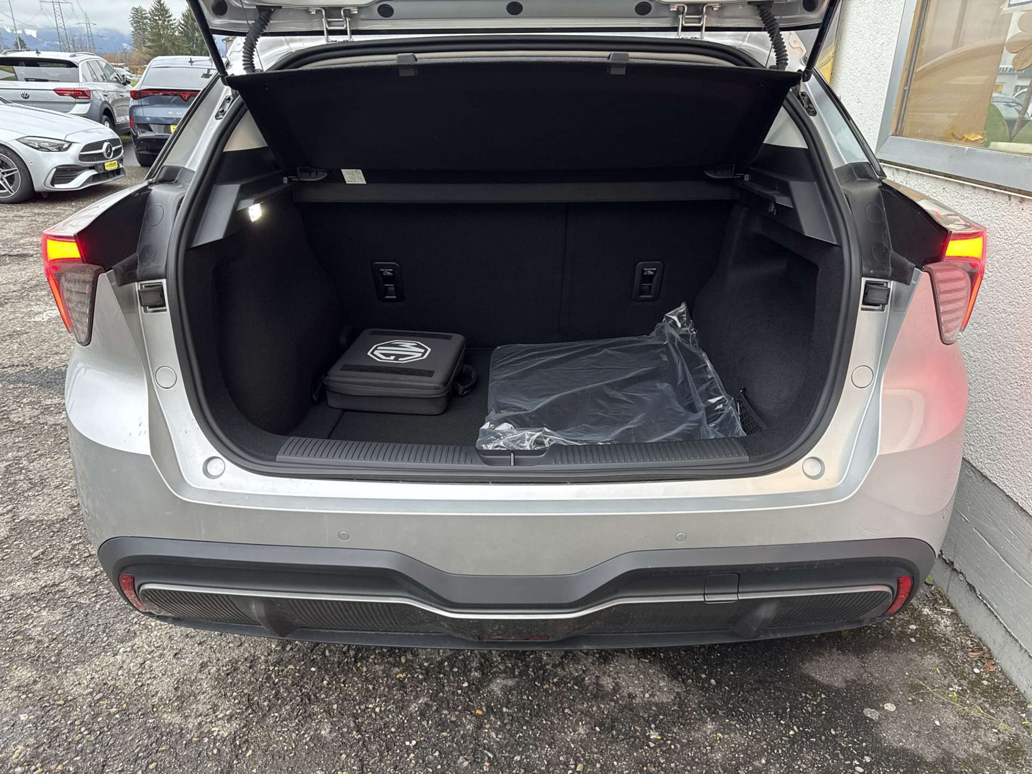 listing desktop thumbnail image 8