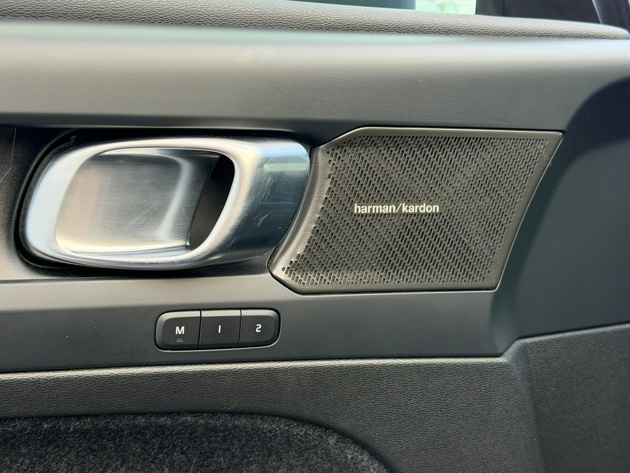 listing desktop thumbnail image 7