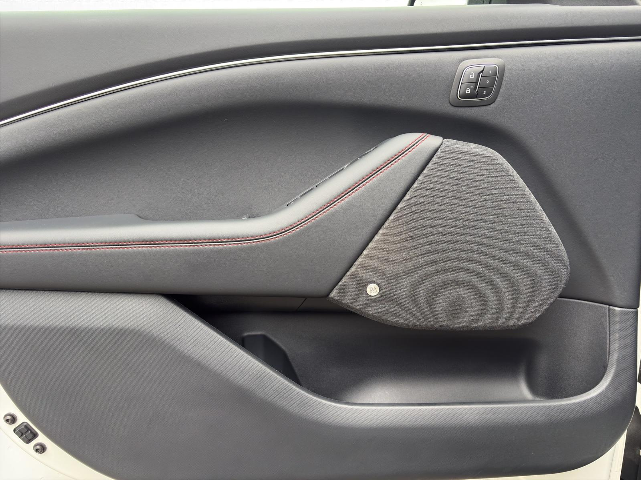 listing desktop thumbnail image 15