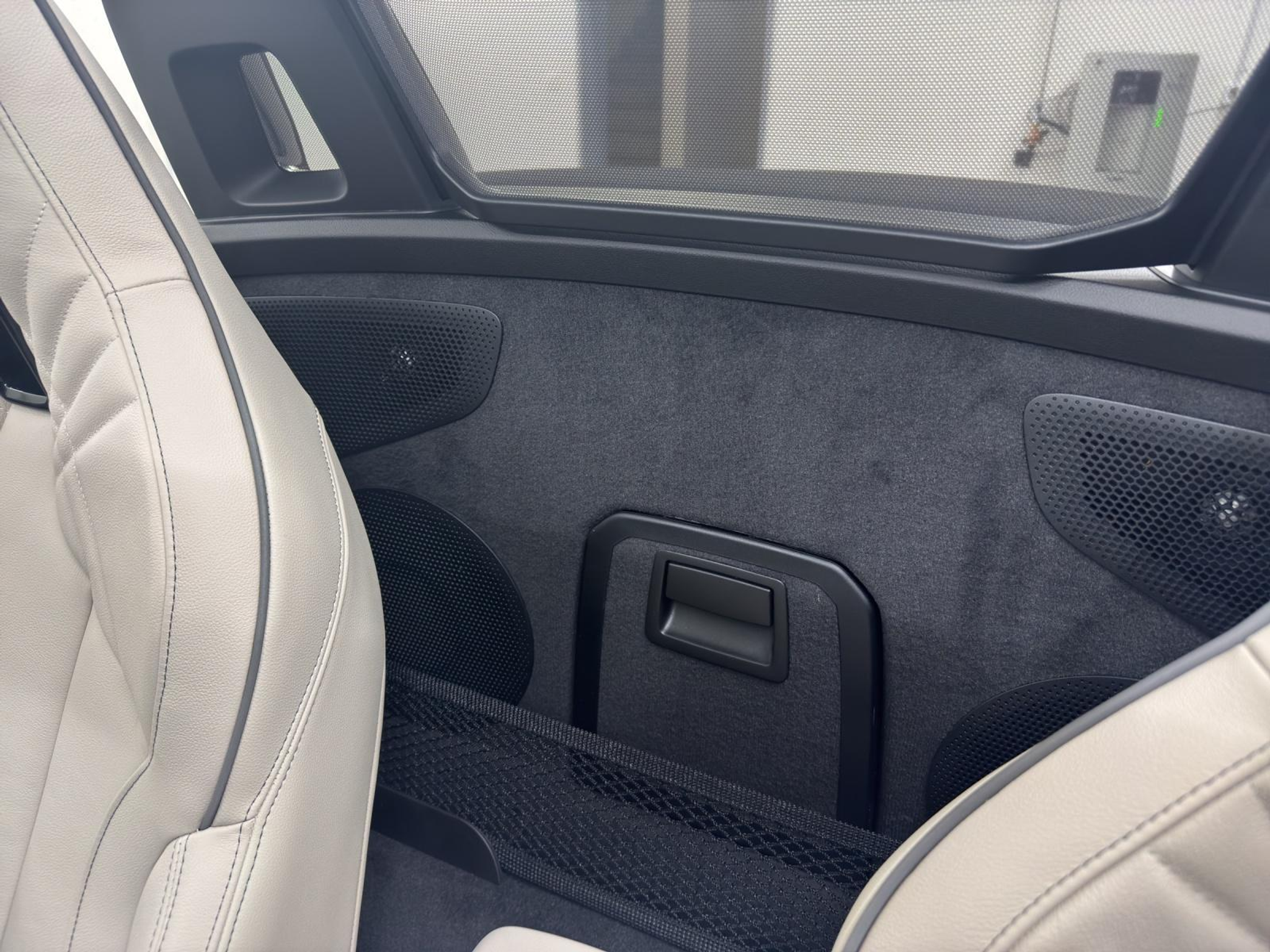 listing desktop thumbnail image 11