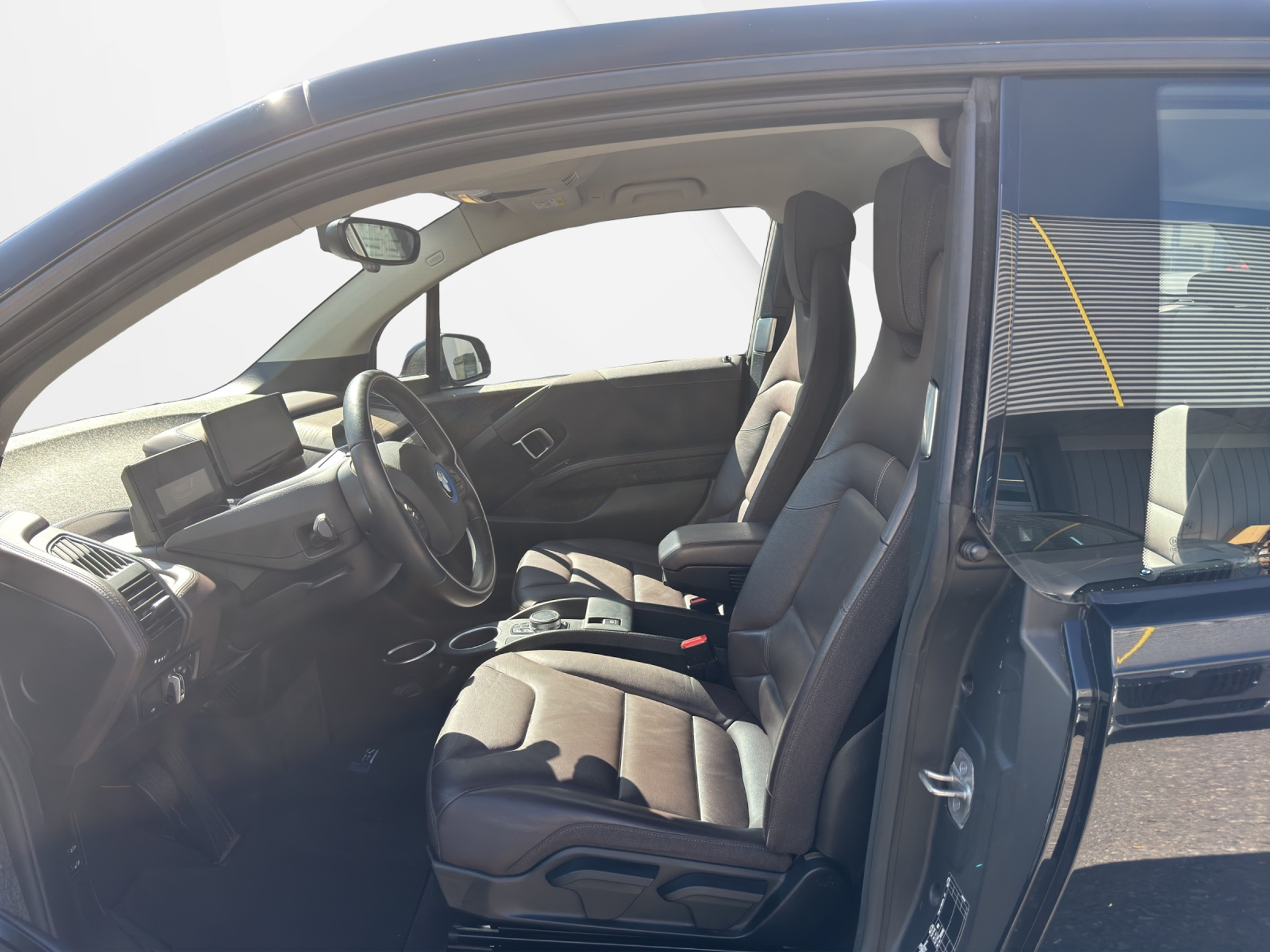 listing desktop thumbnail image 11