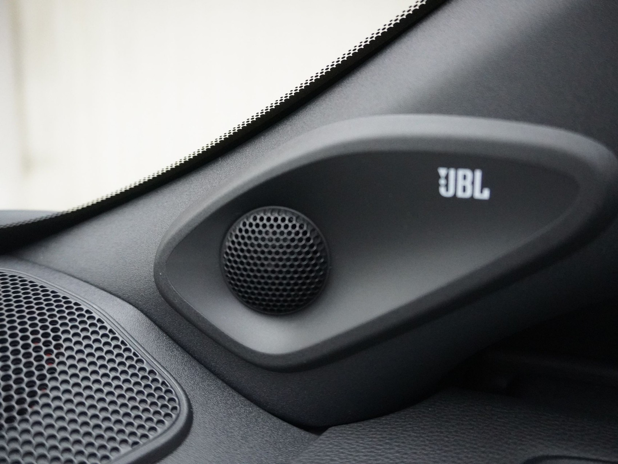 listing desktop thumbnail image 20