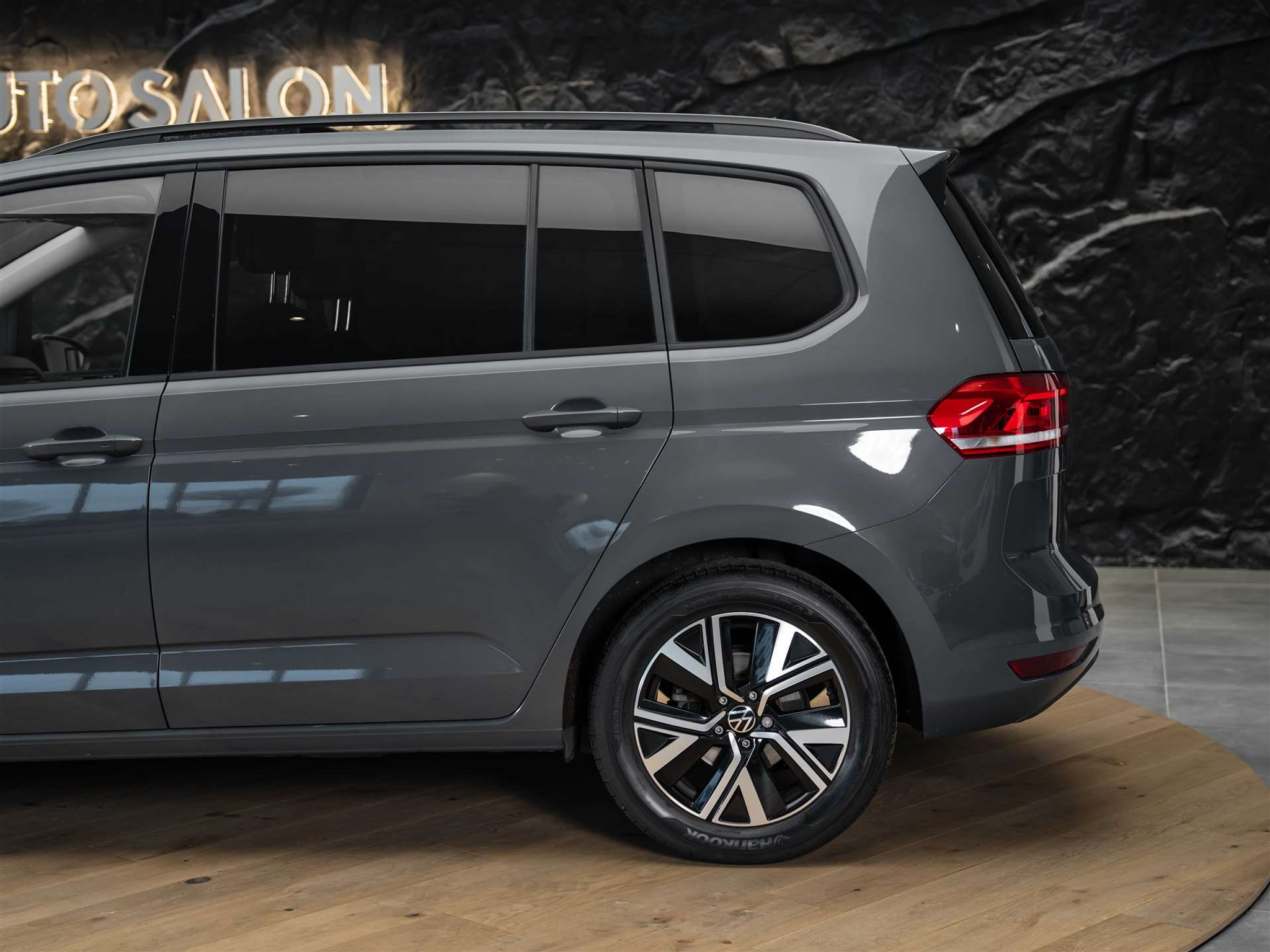 listing desktop thumbnail image 19