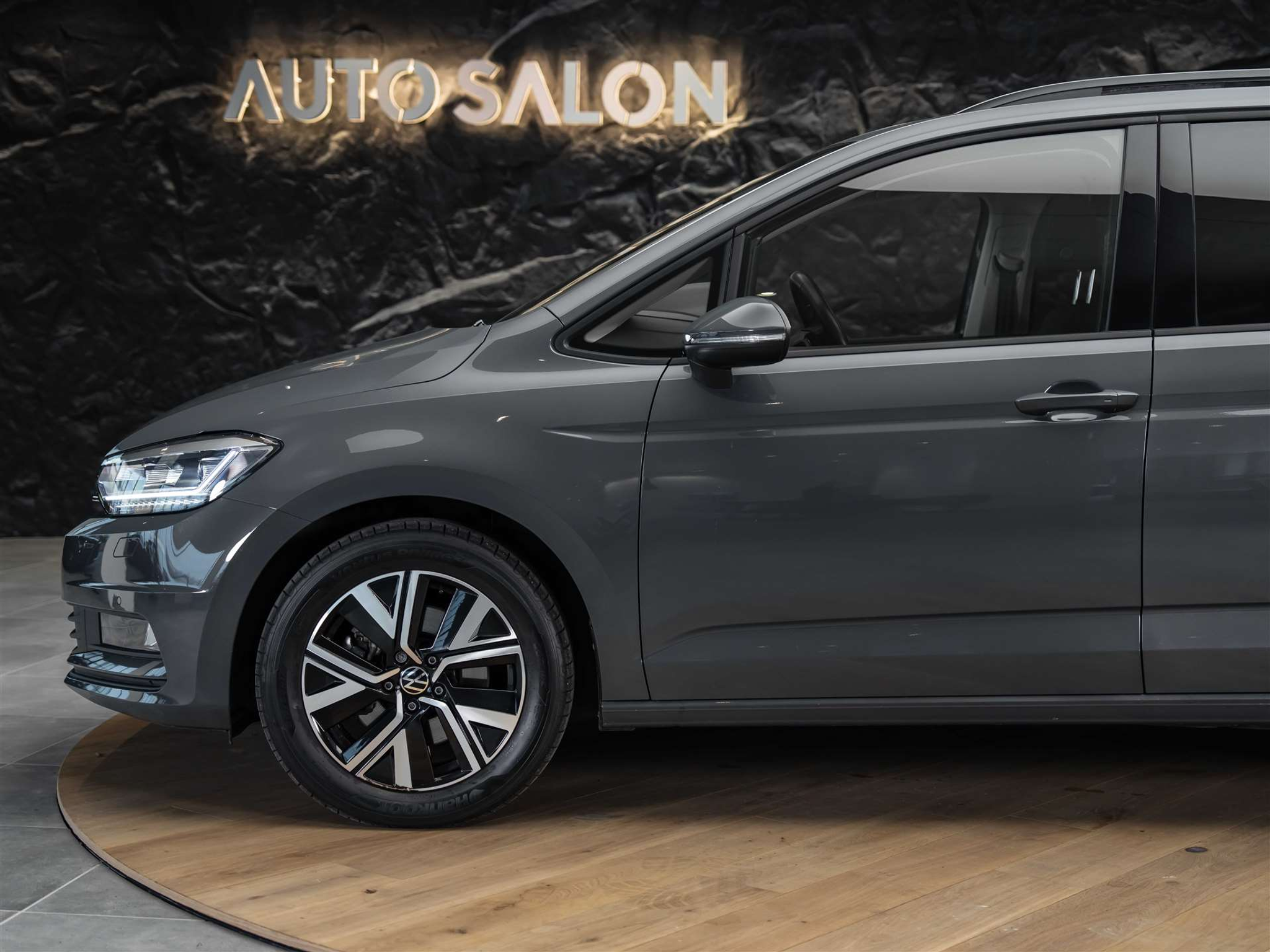 listing desktop thumbnail image 17