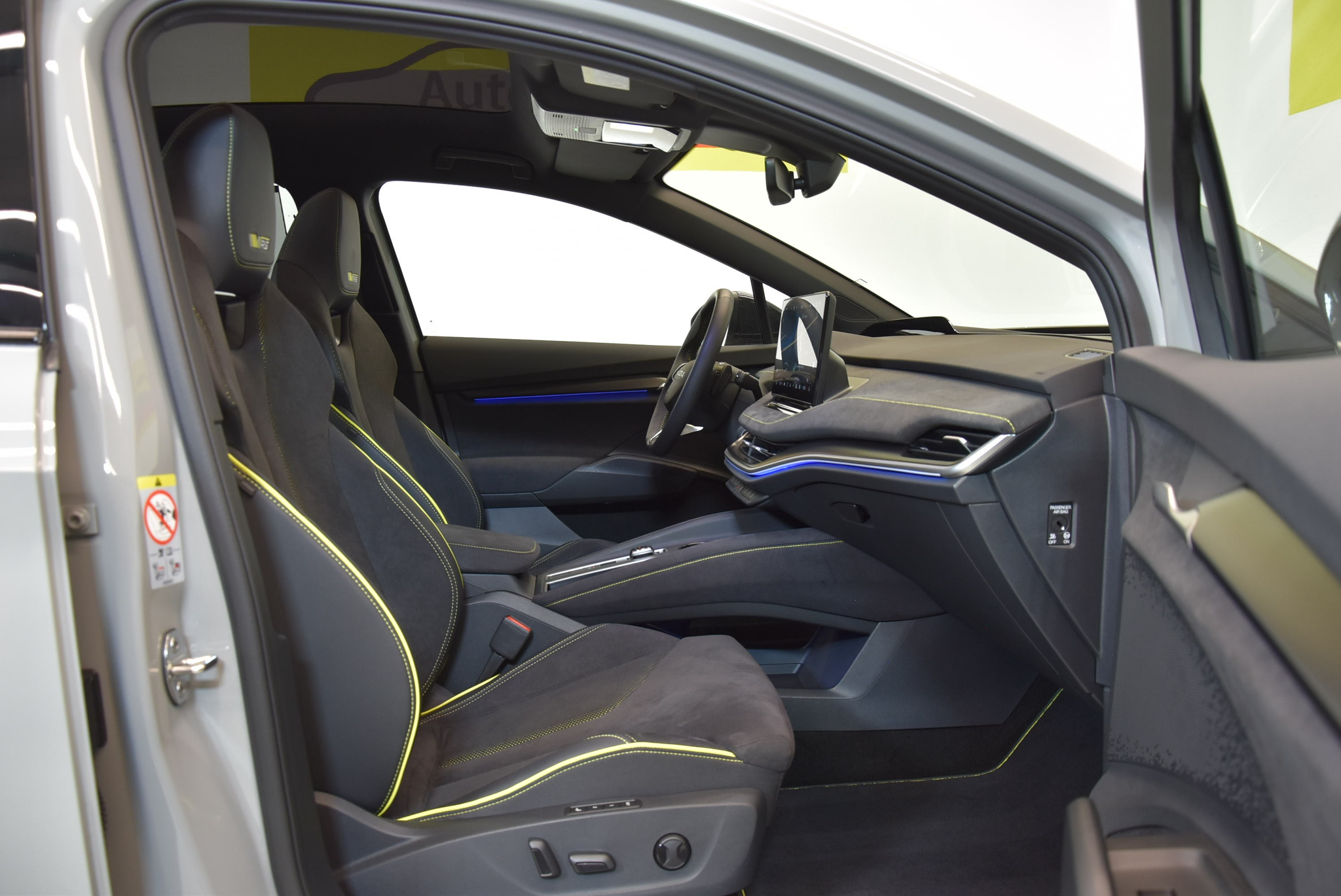 listing desktop thumbnail image 3