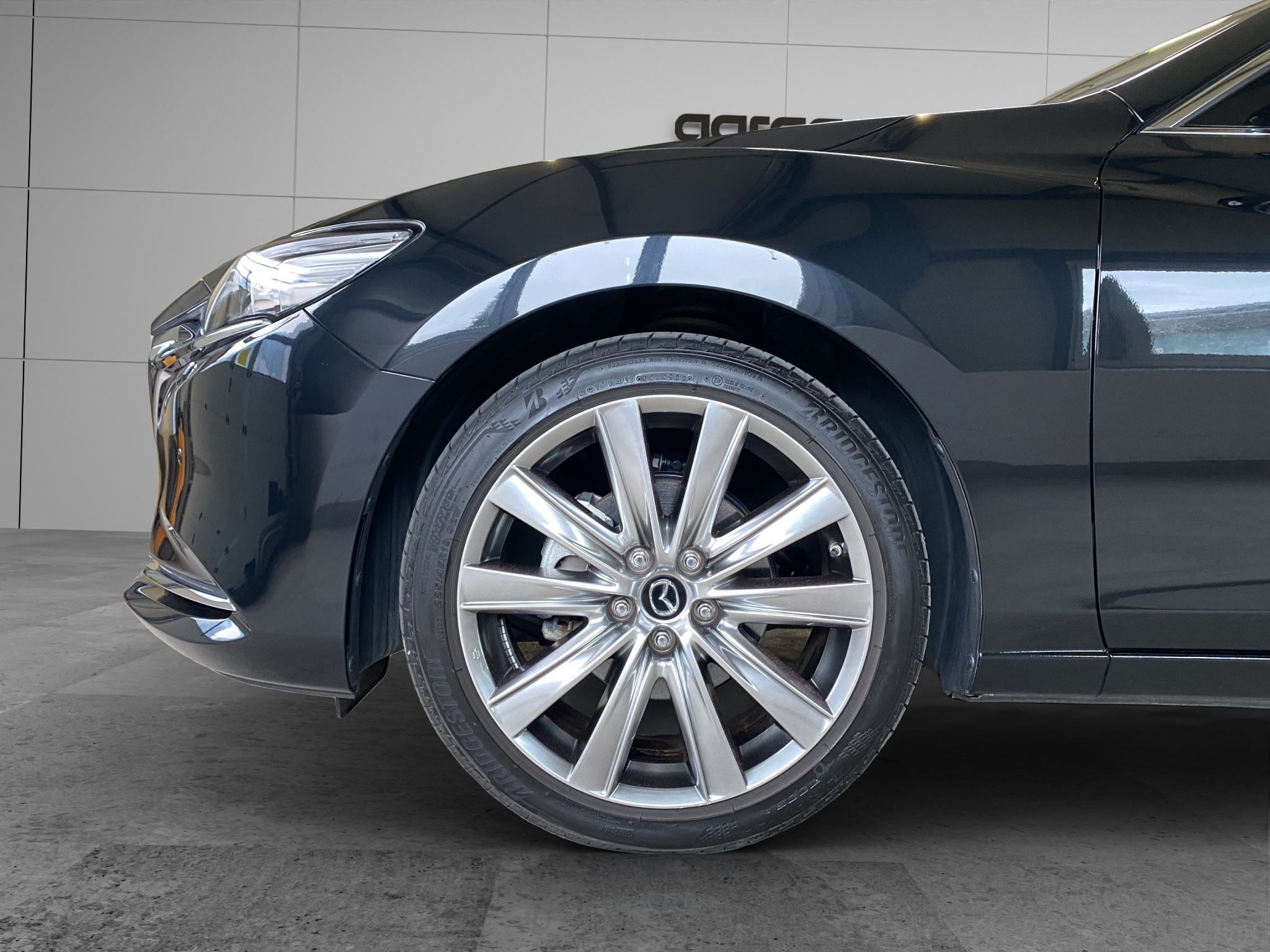 listing desktop thumbnail image 3