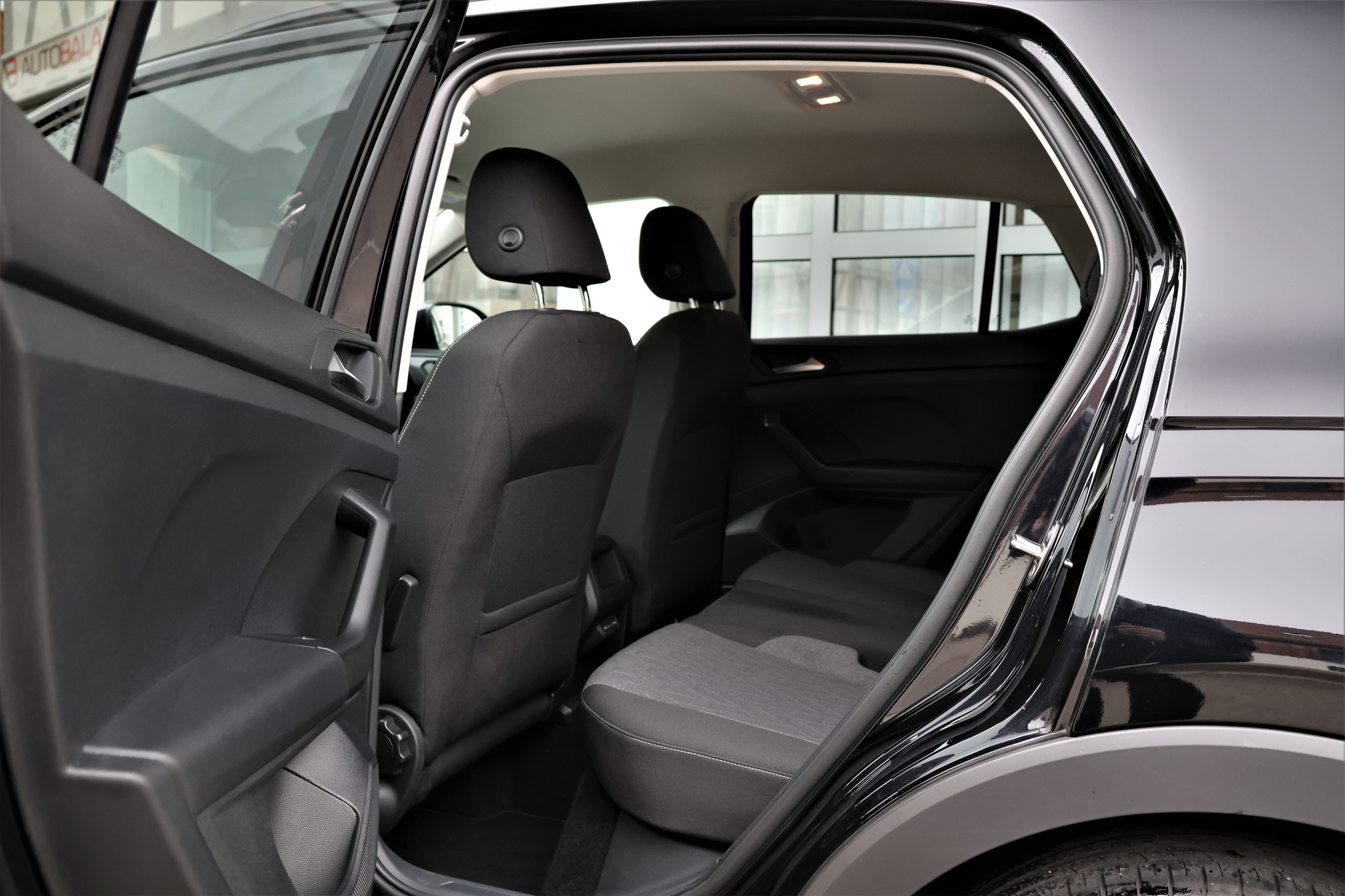 listing desktop thumbnail image 9