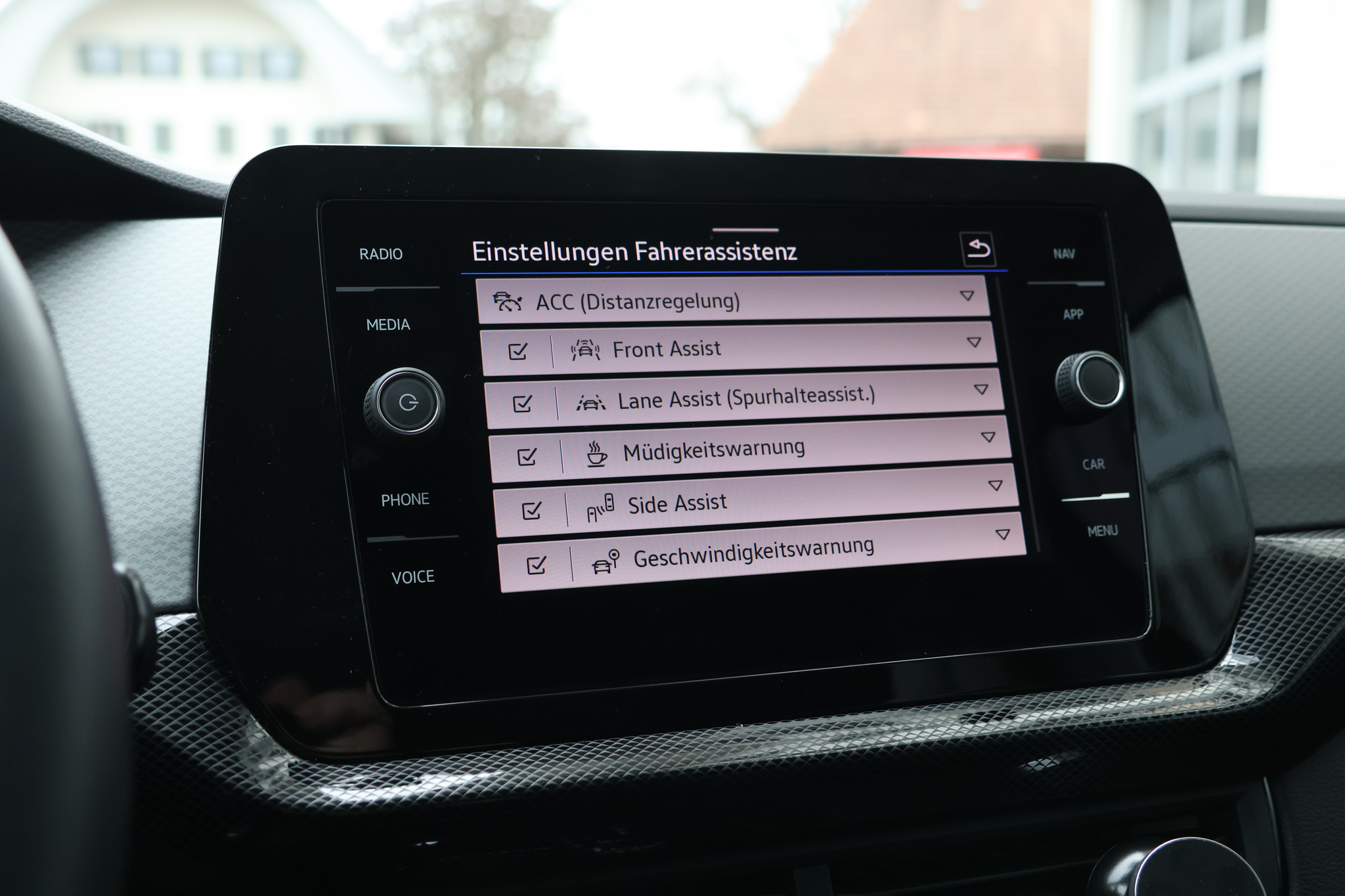 listing desktop thumbnail image 18