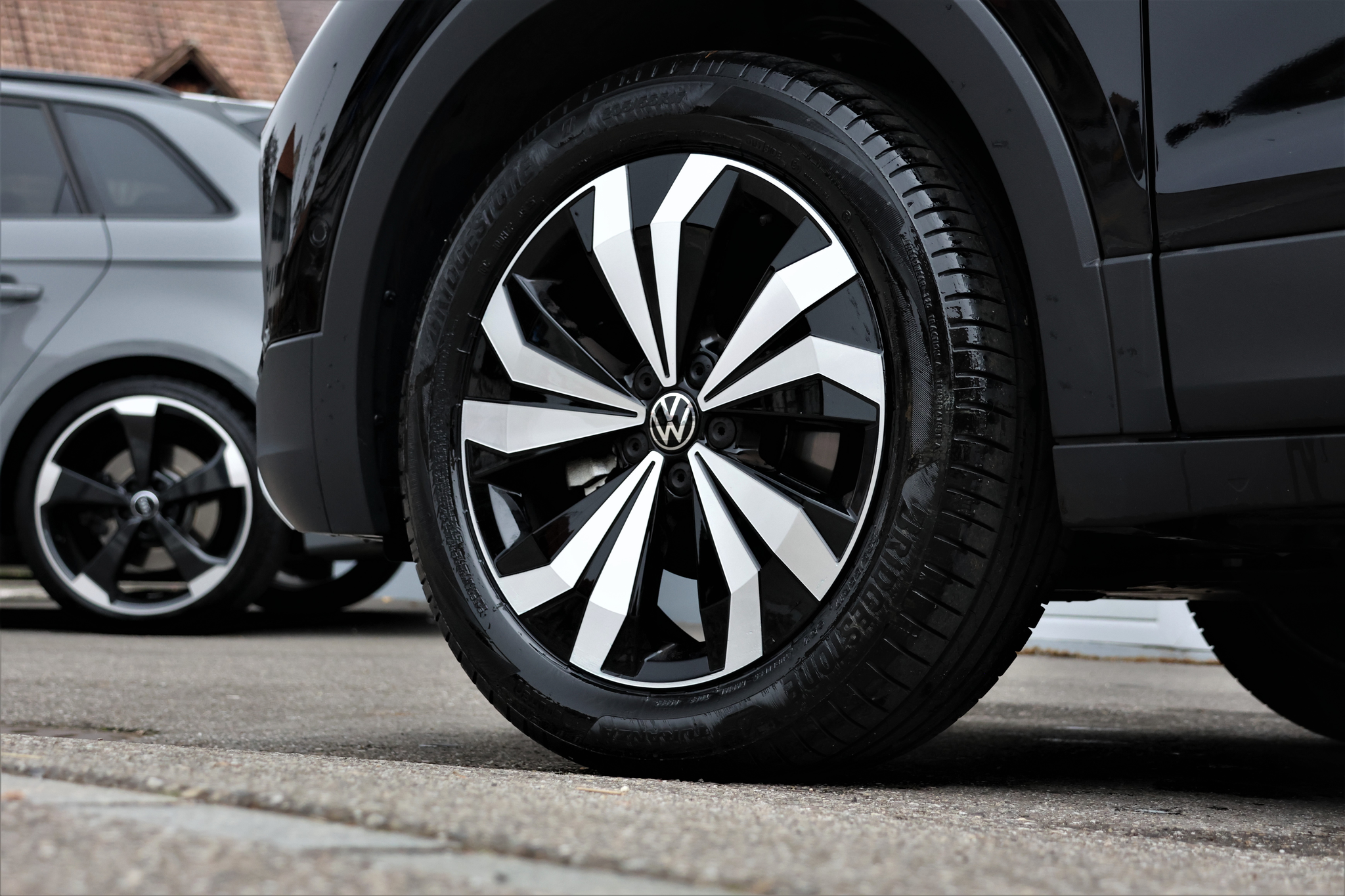 listing desktop thumbnail image 5