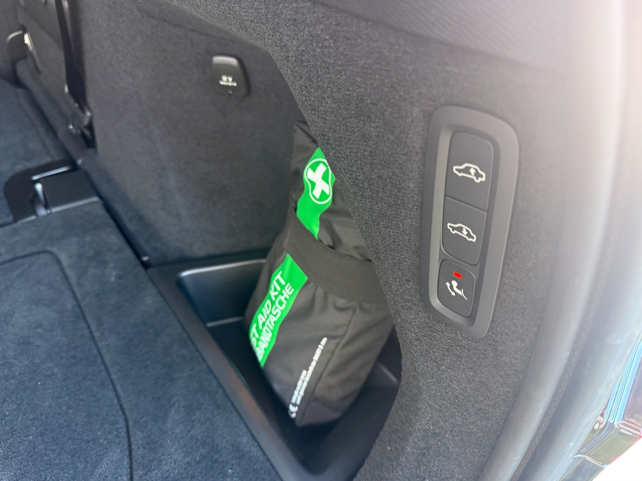 listing desktop thumbnail image 16