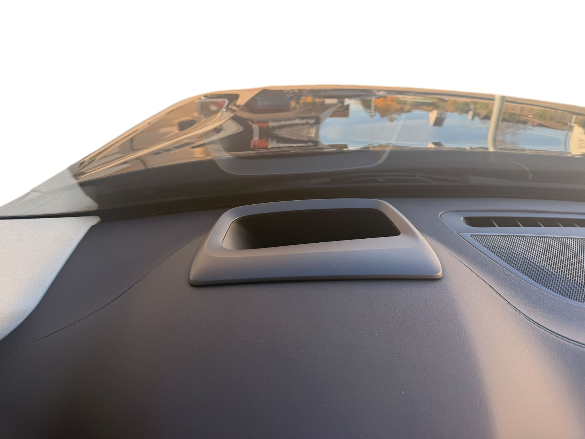 listing desktop thumbnail image 17