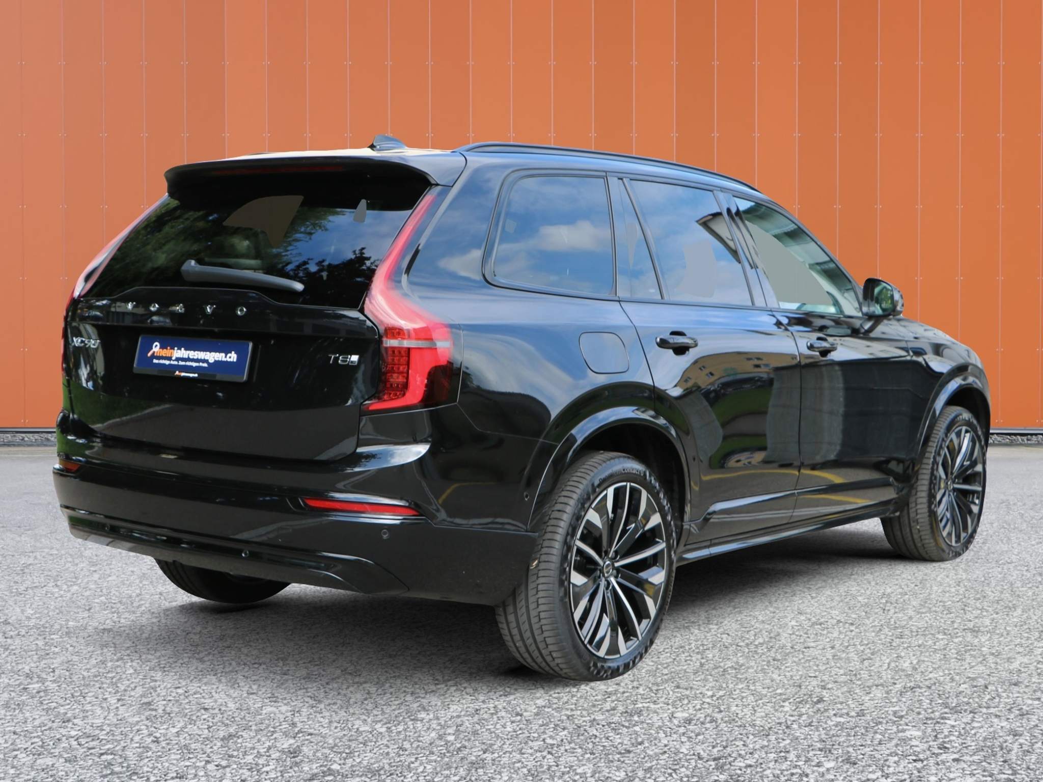 listing desktop thumbnail image 3