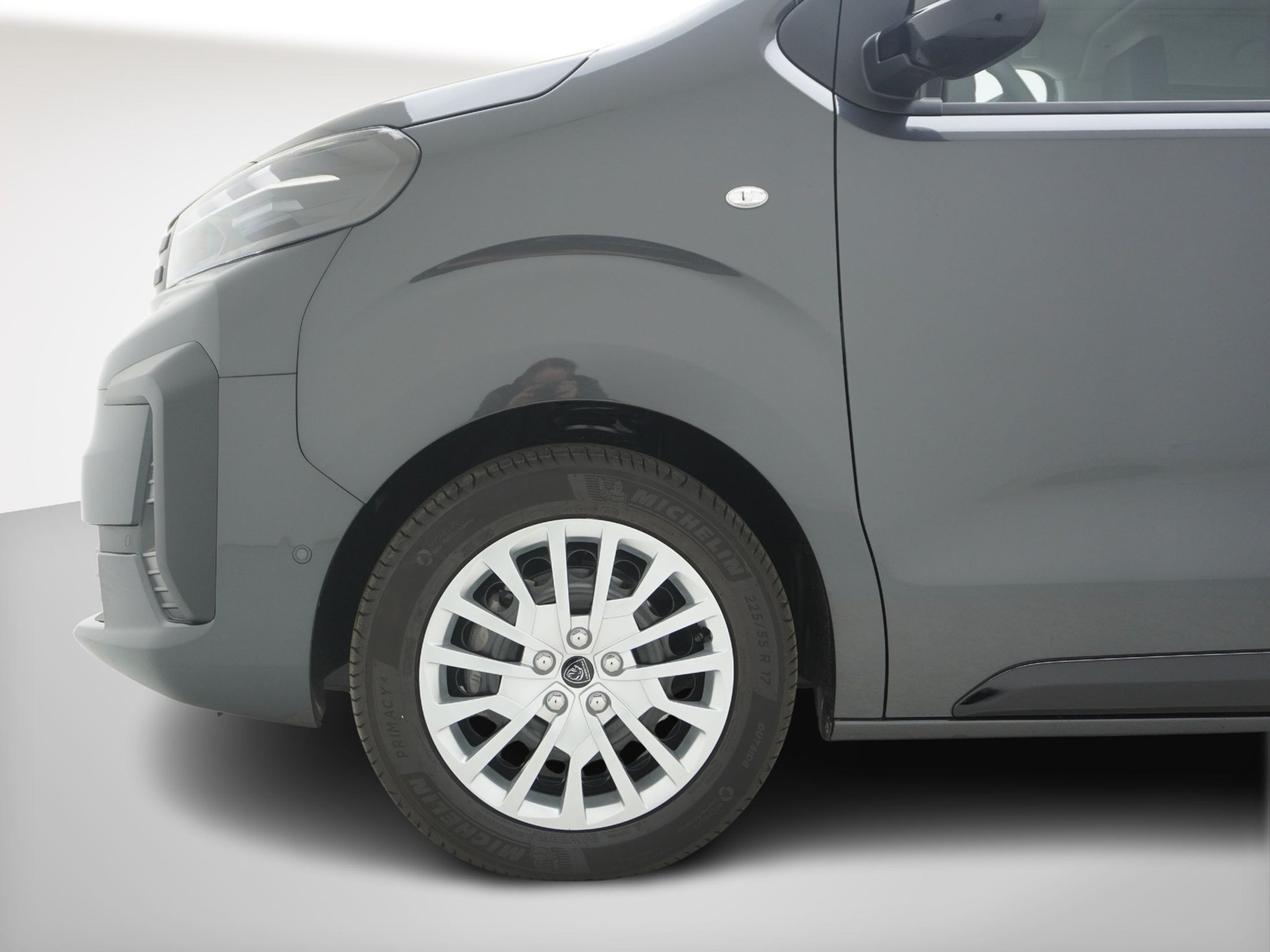 listing desktop thumbnail image 8