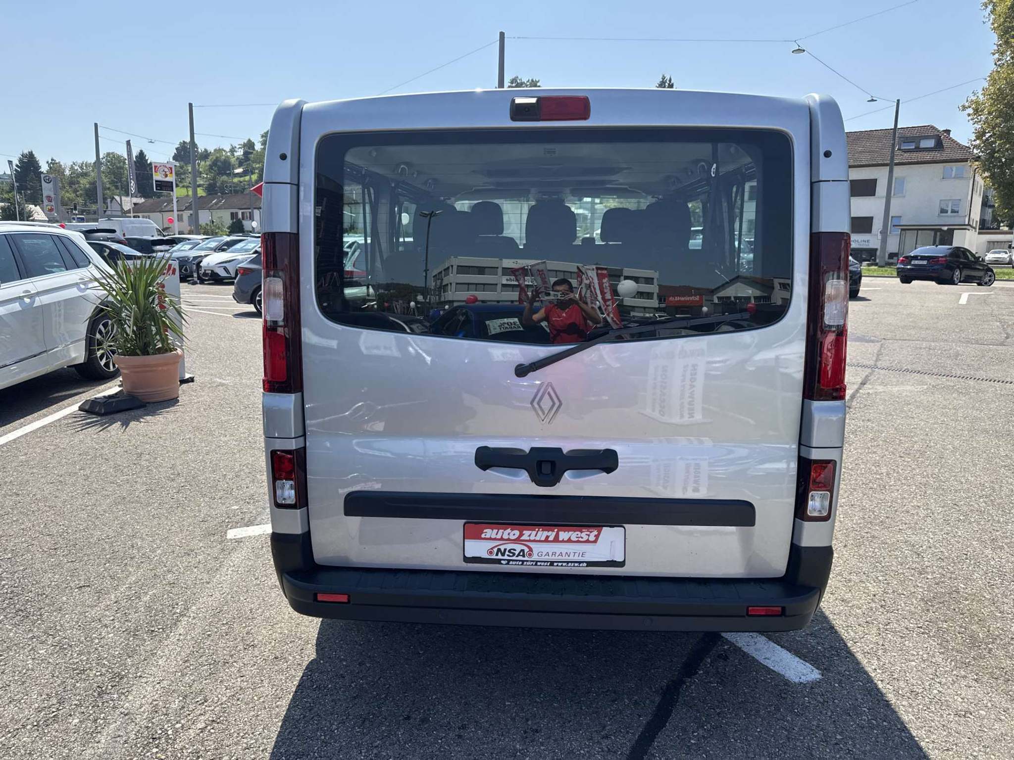 listing desktop thumbnail image 14