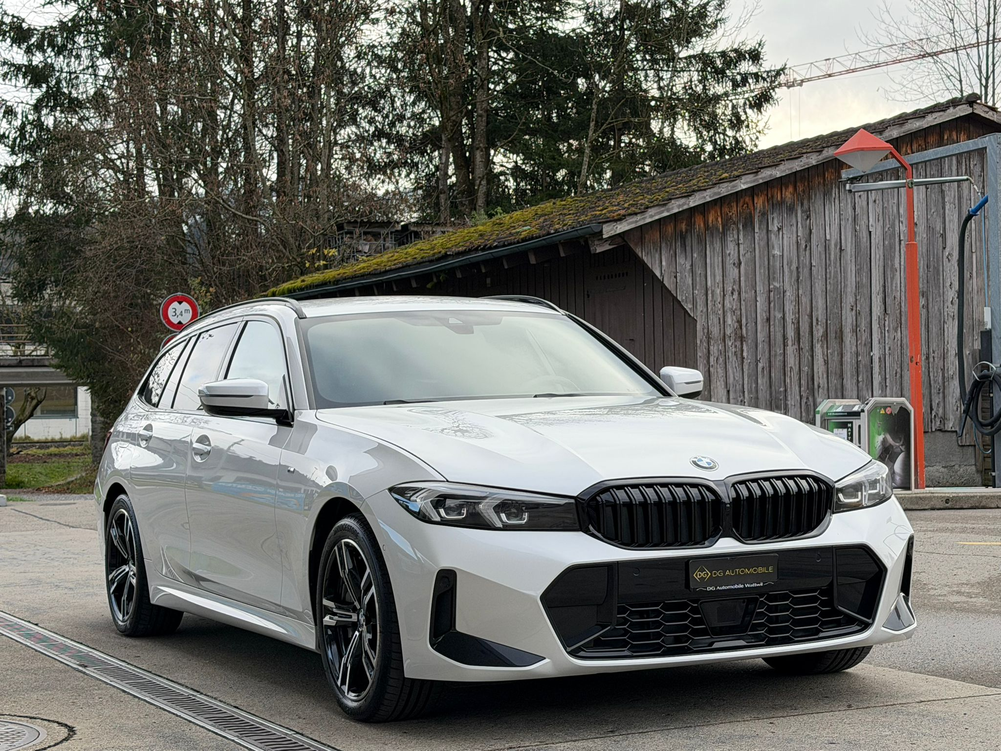 listing desktop thumbnail image 3