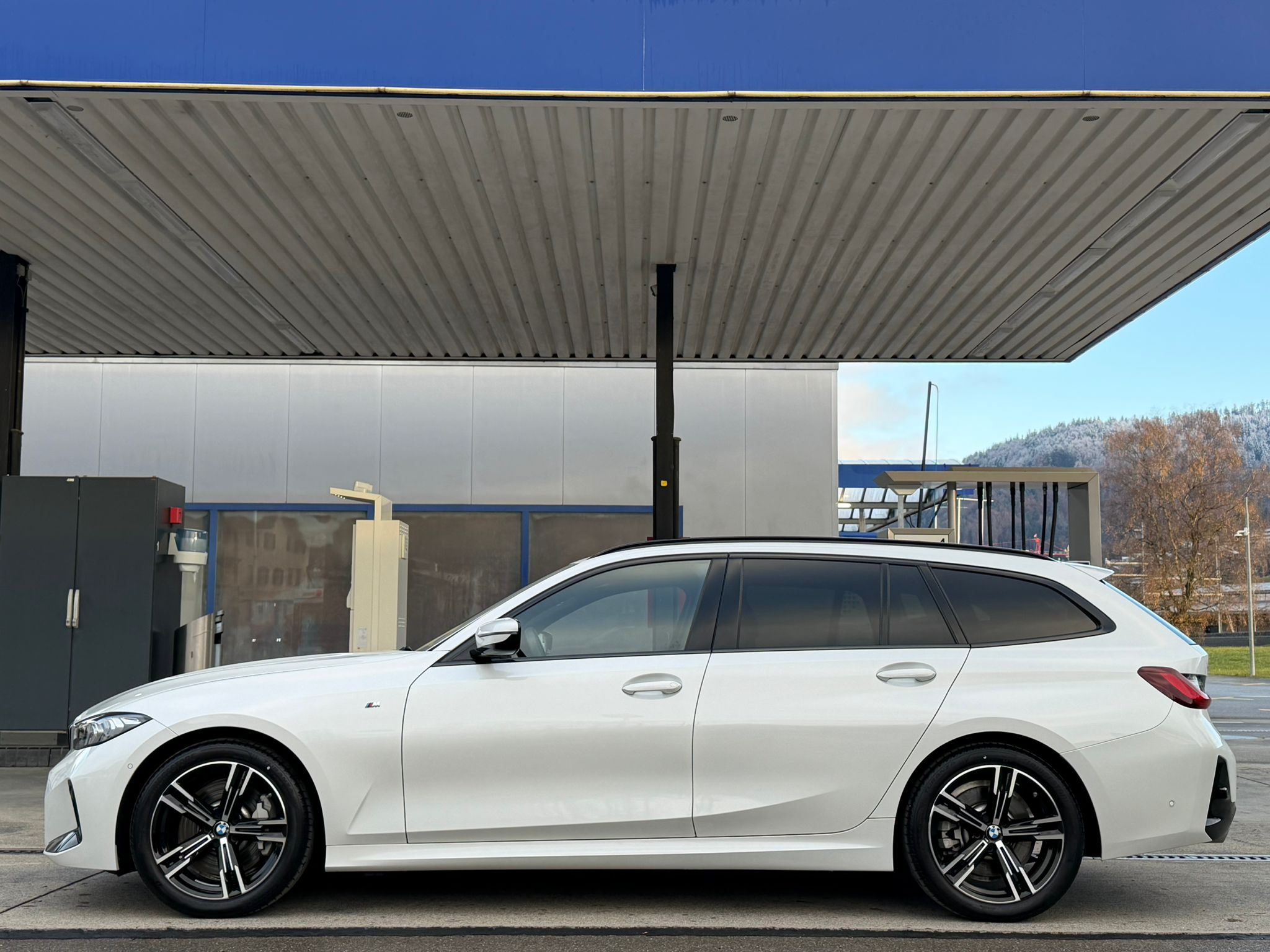 listing desktop thumbnail image 4