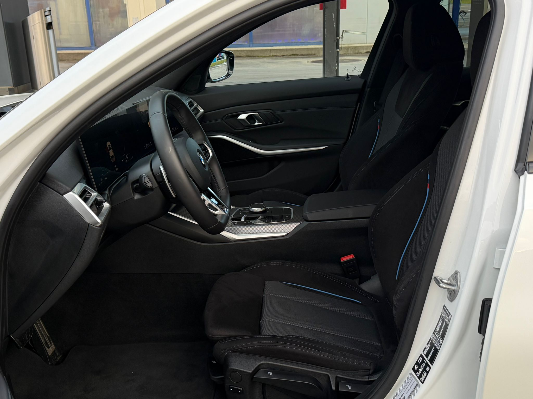 listing desktop thumbnail image 12