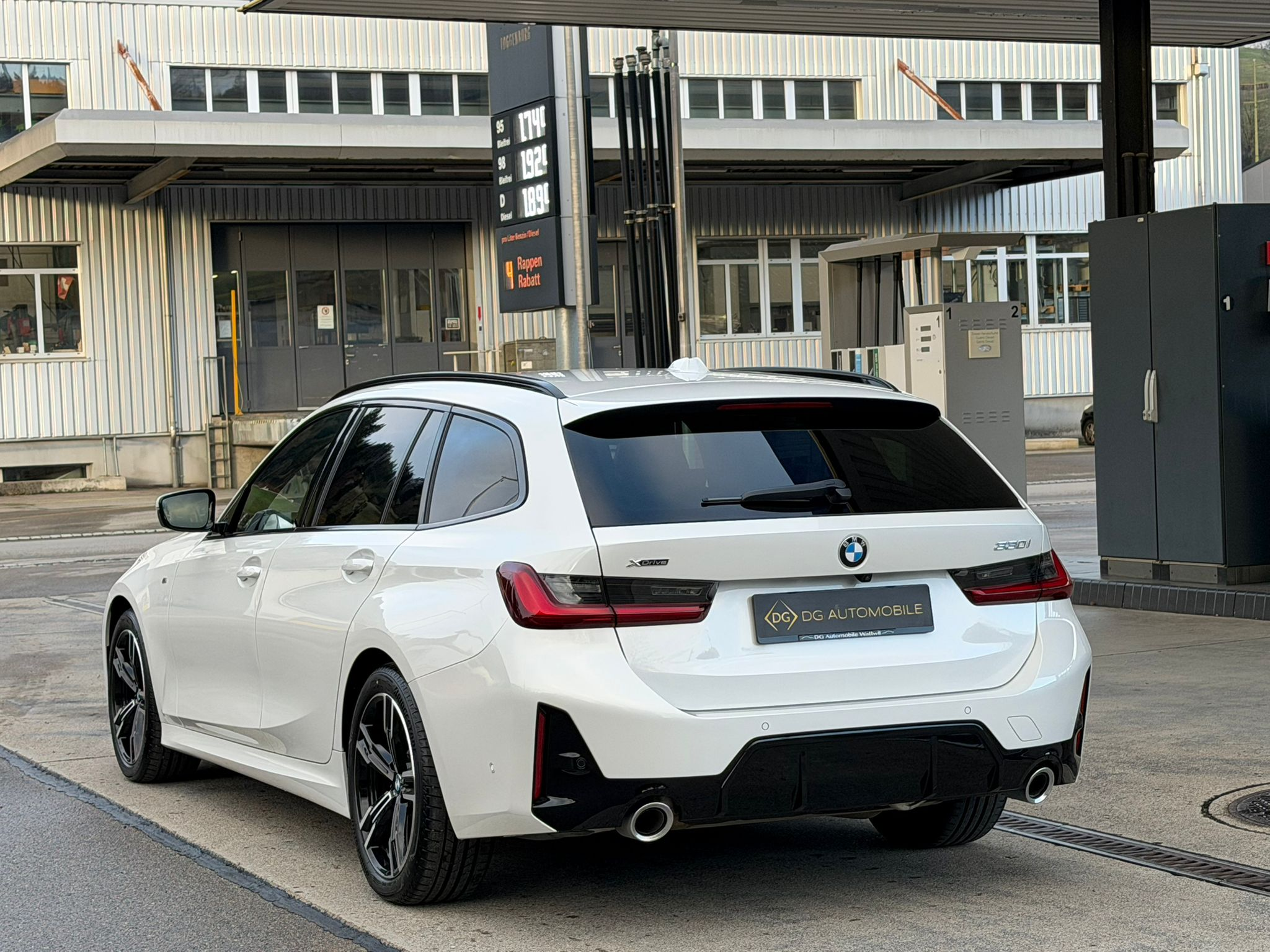 listing desktop thumbnail image 5