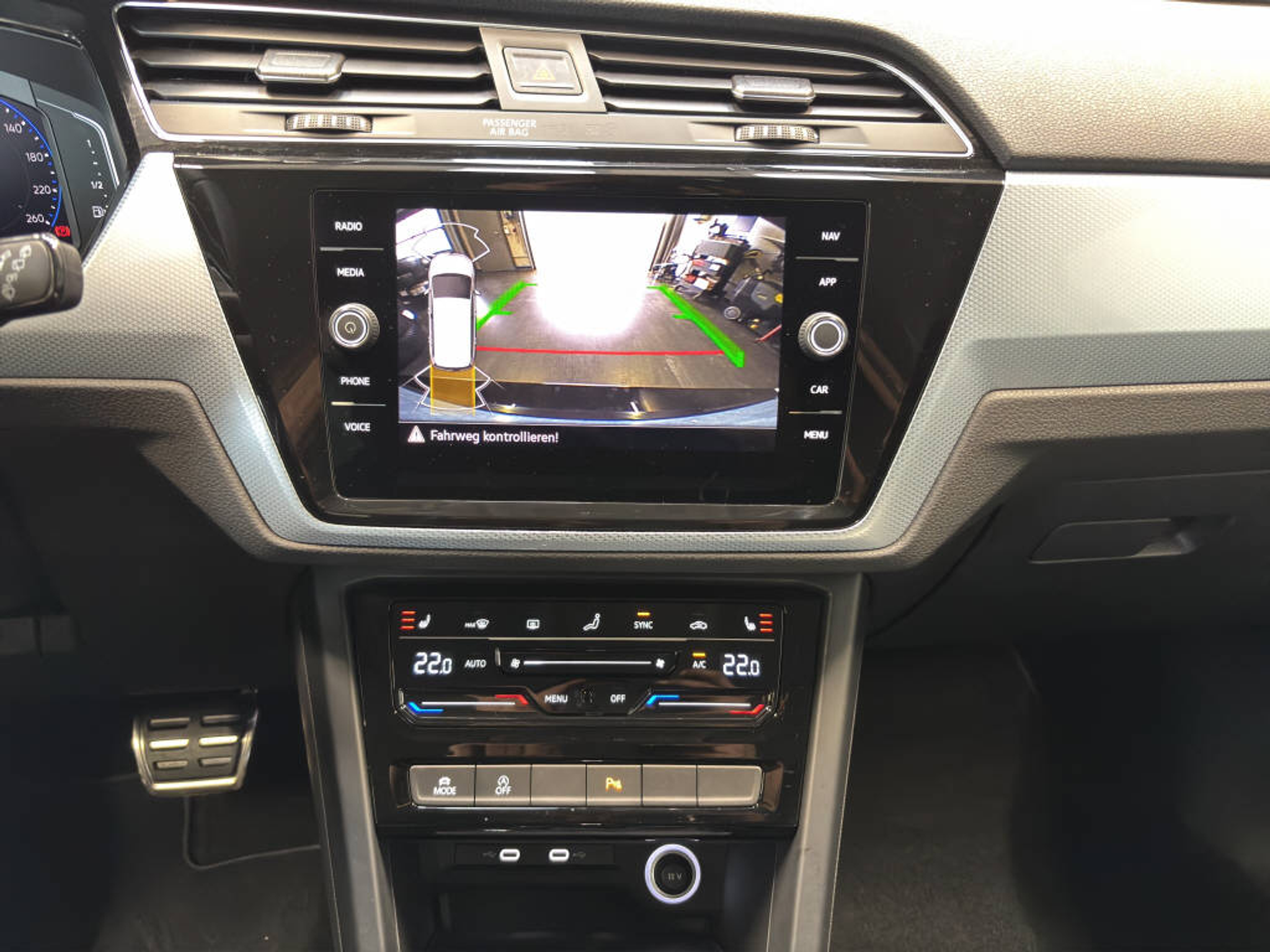 listing desktop thumbnail image 11